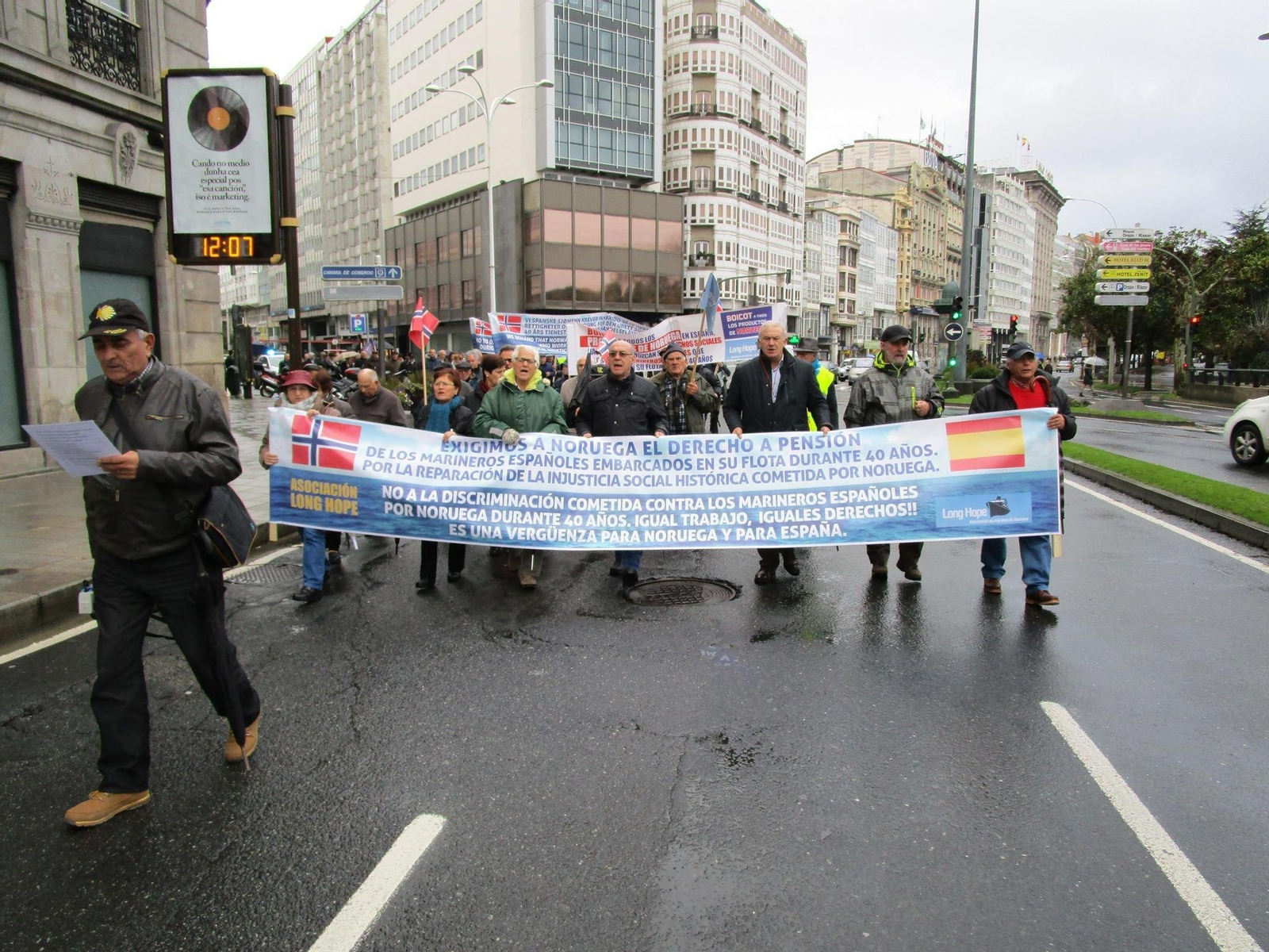Una de las manifestaciones de los exmarineros de Long Hope, unos 8.000 son gallegos.