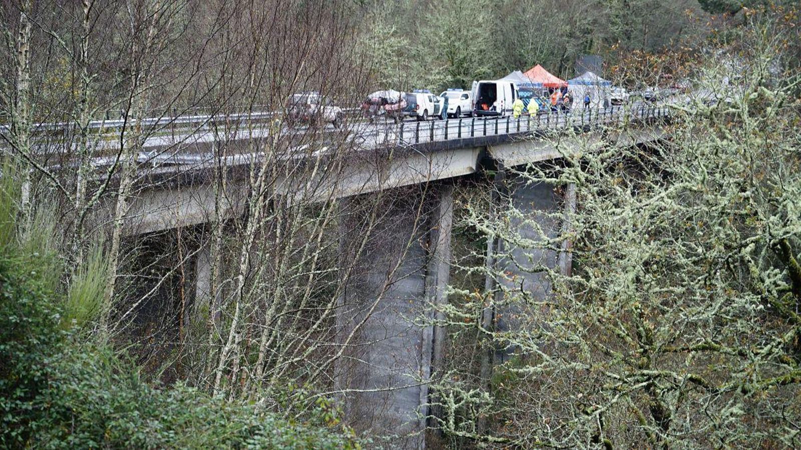 Los daños en el quitamiedos todavía se pueden apreciar hoy.