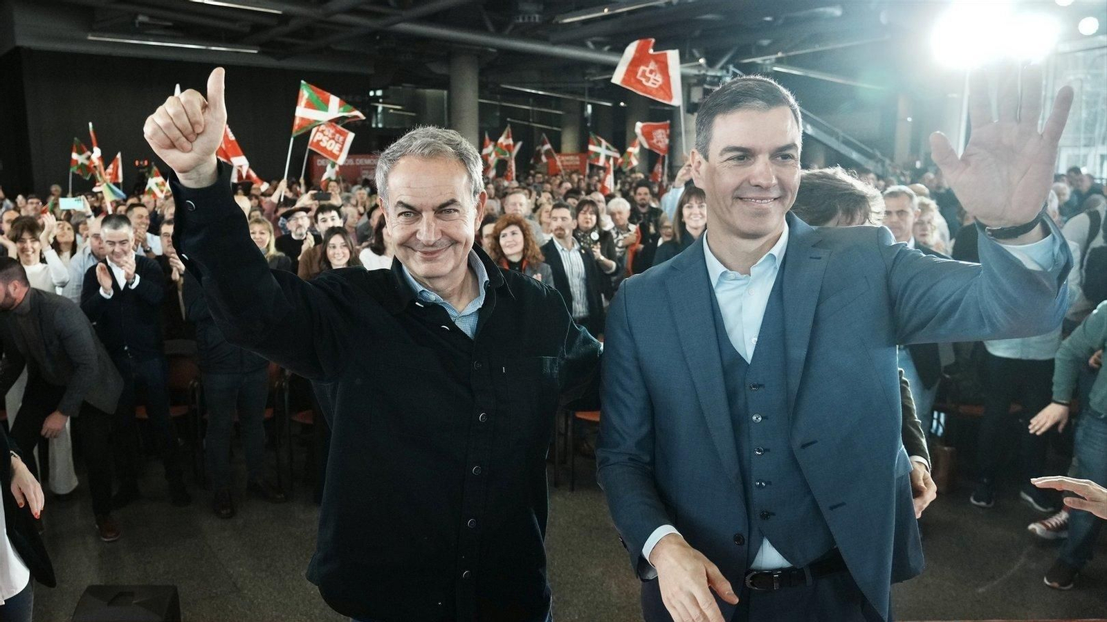 Sánchez asiste a un homenaje a Zapatero en Bilbao en recuerdo de 20 años transcurridos de su primer Gobierno. // E.P.