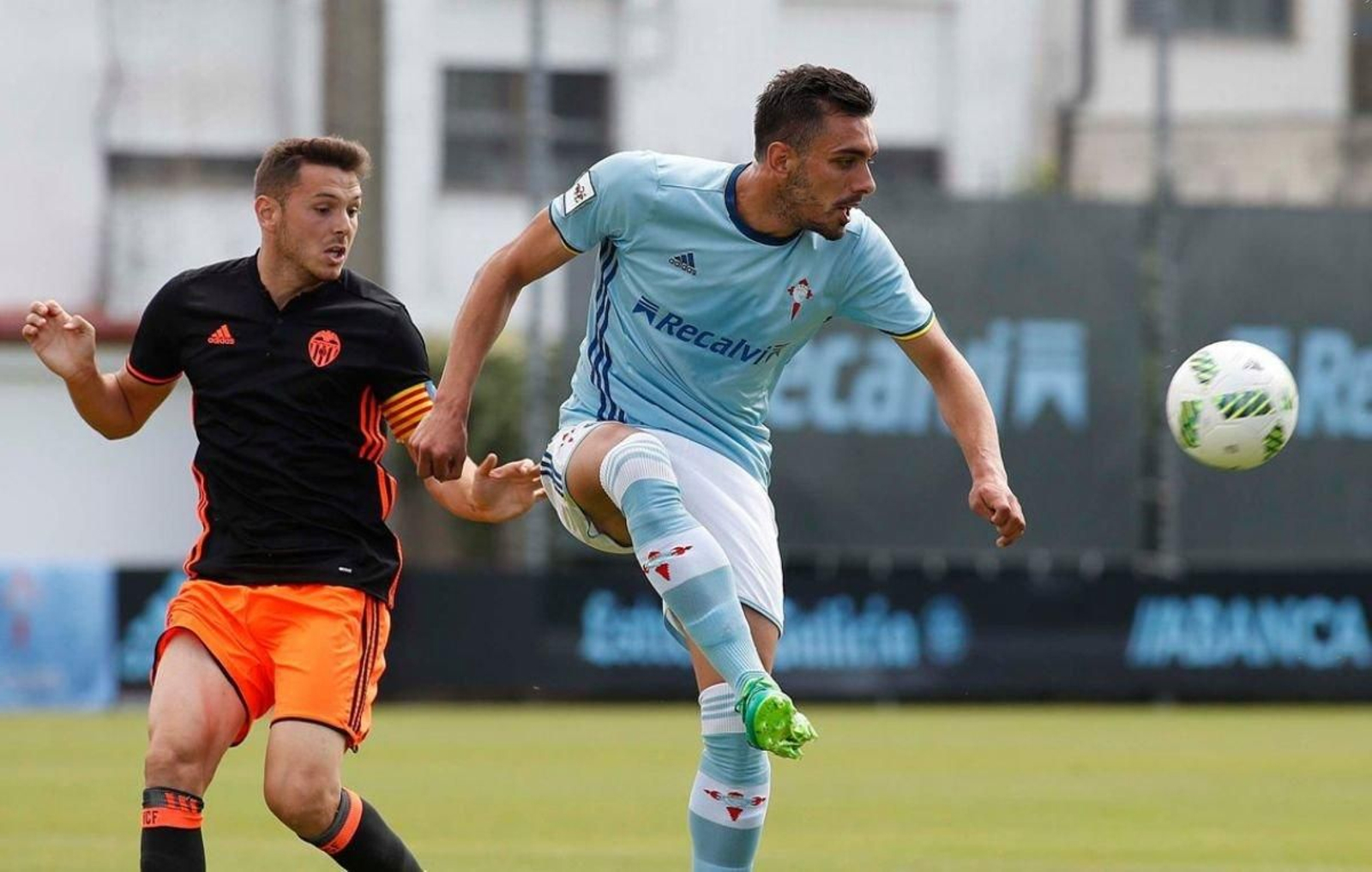 Borja Iglesias puede volver a vestir de celeste el próximo curso.