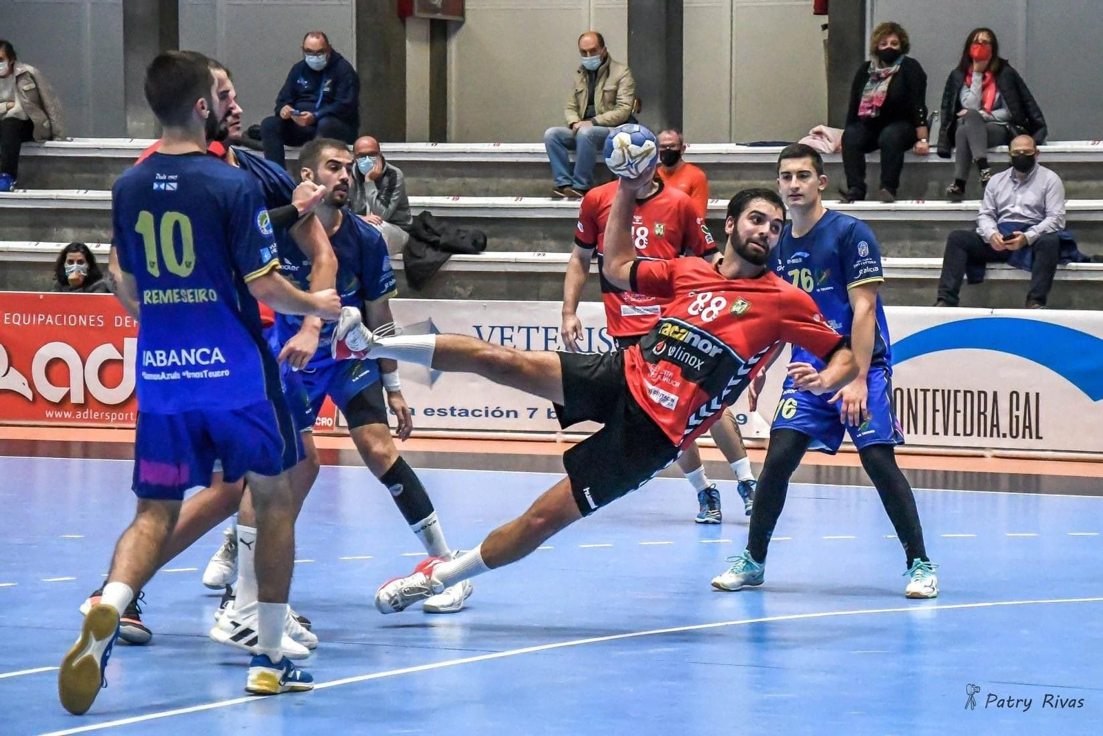 El Acanor Novás sigue líder tras vencer al Sarriá la semana pasada.