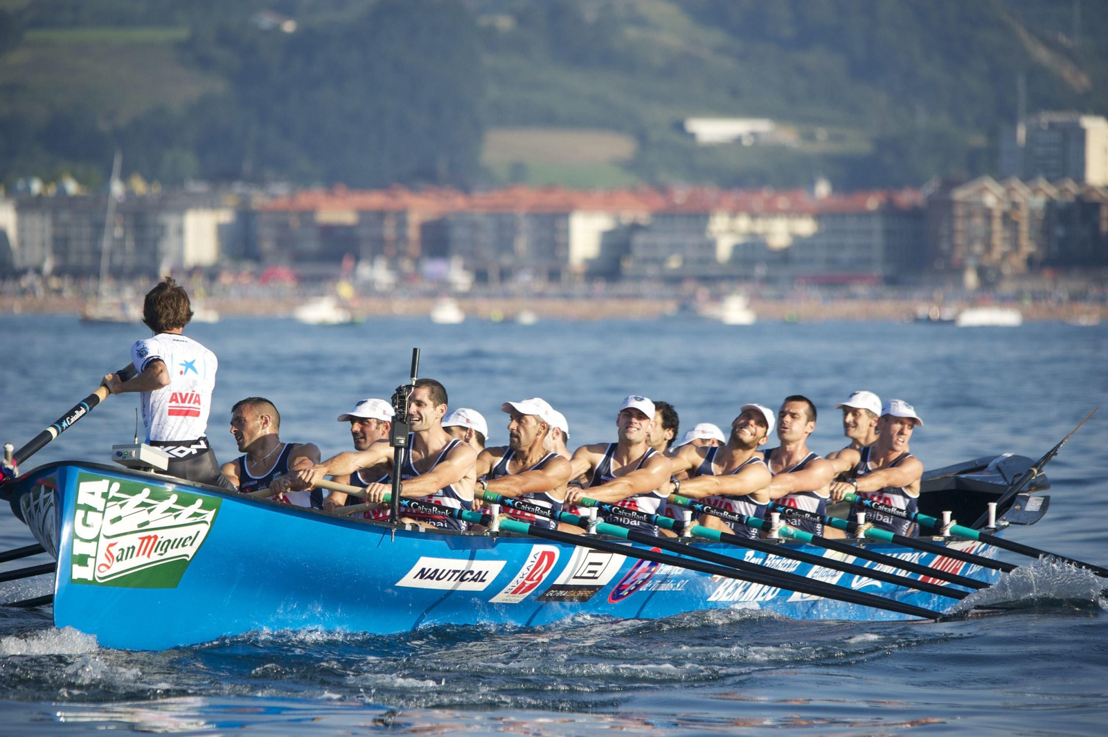 Urdaibai ganó ayer en aguas de Zarautz con una renta amplia.