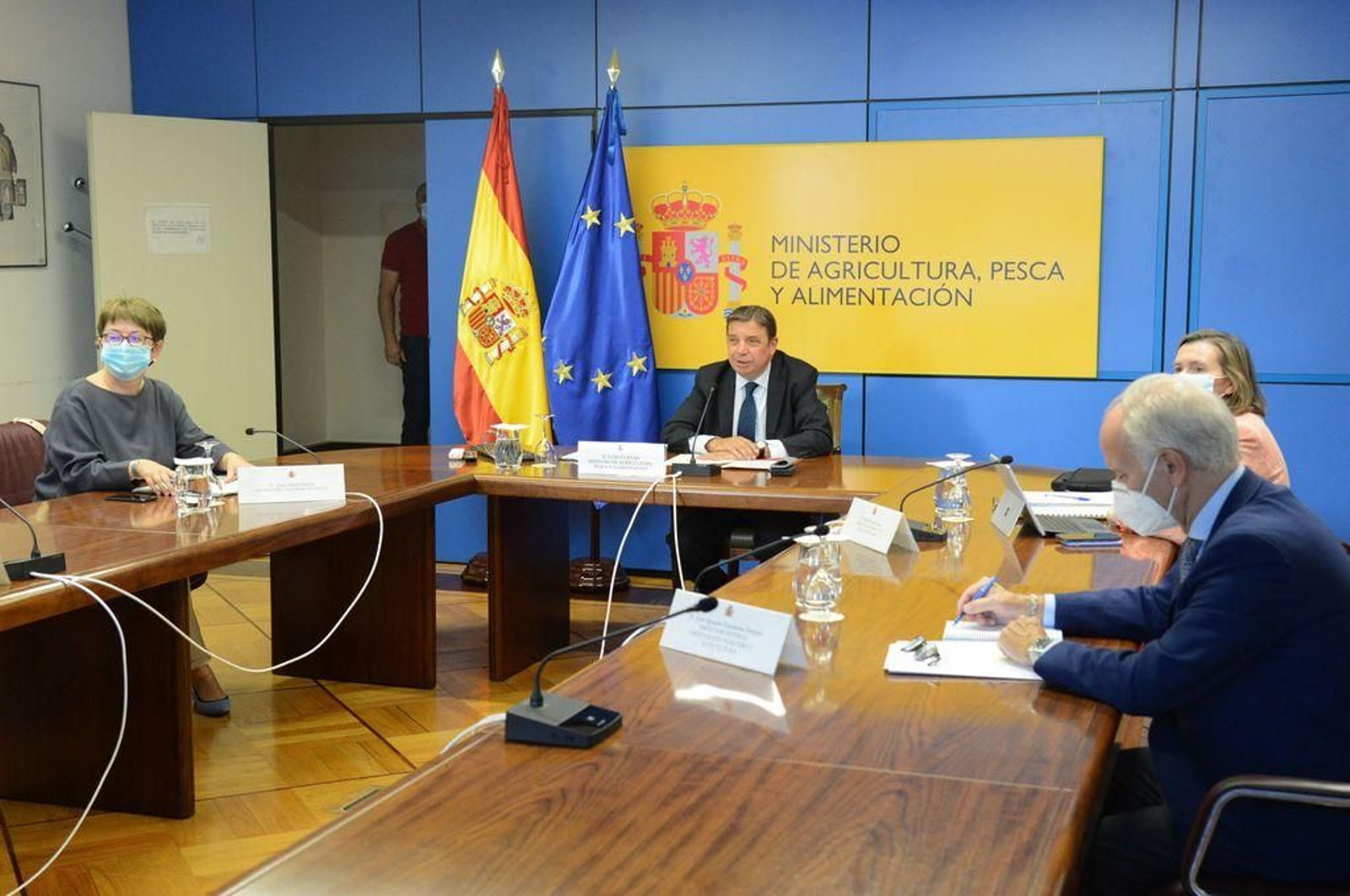 Alicia Villauriz y el ministro Luis Planas durante el encuentro con Cepesca.