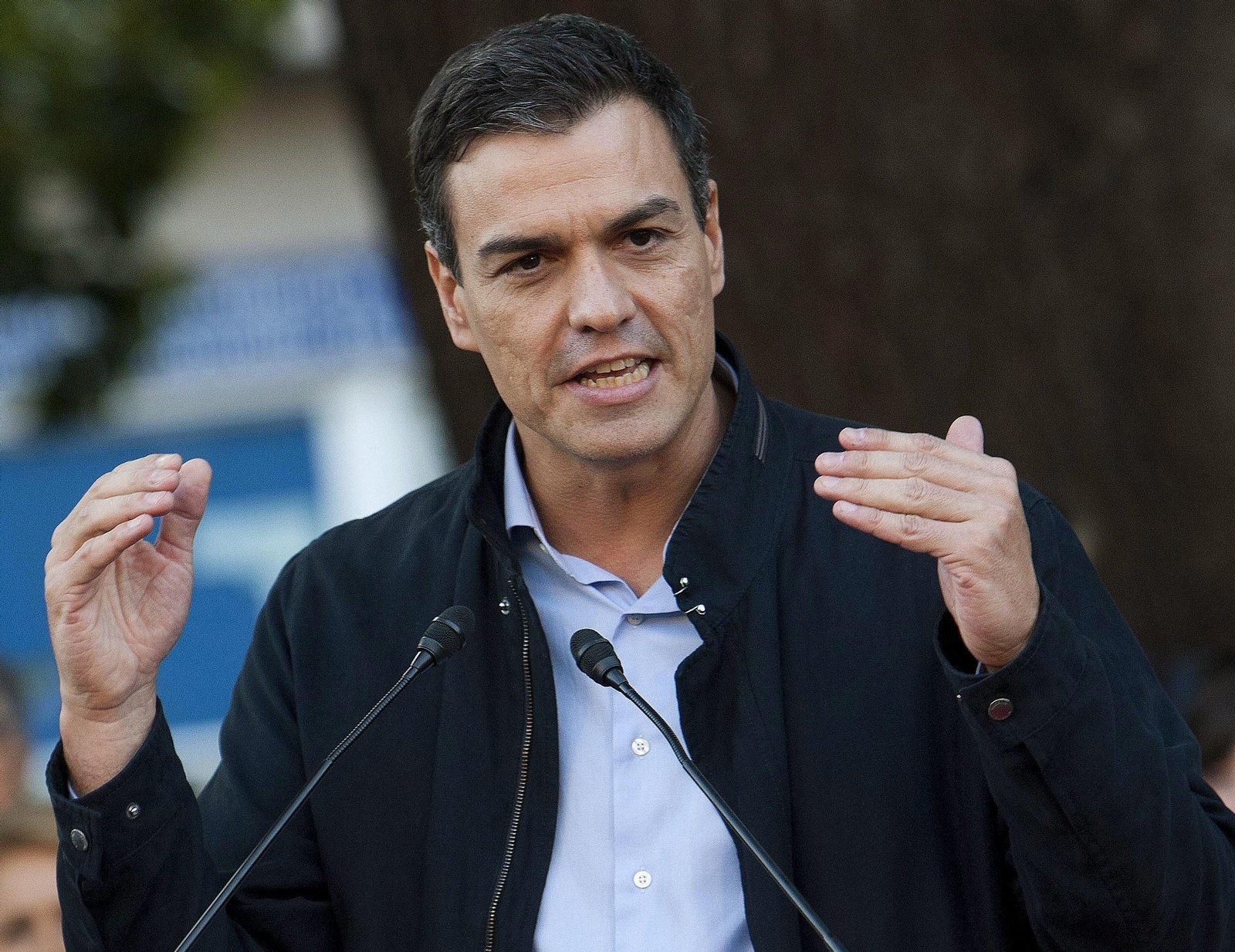 Pedro Sánchez, durante un acto de campaña en Redondela.