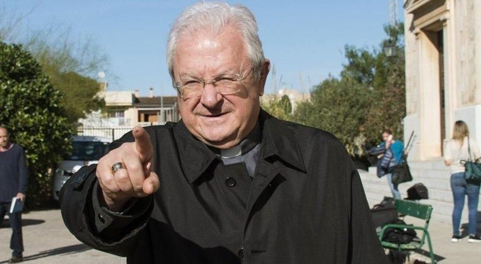 El obispo saliente, Javier Salinas.