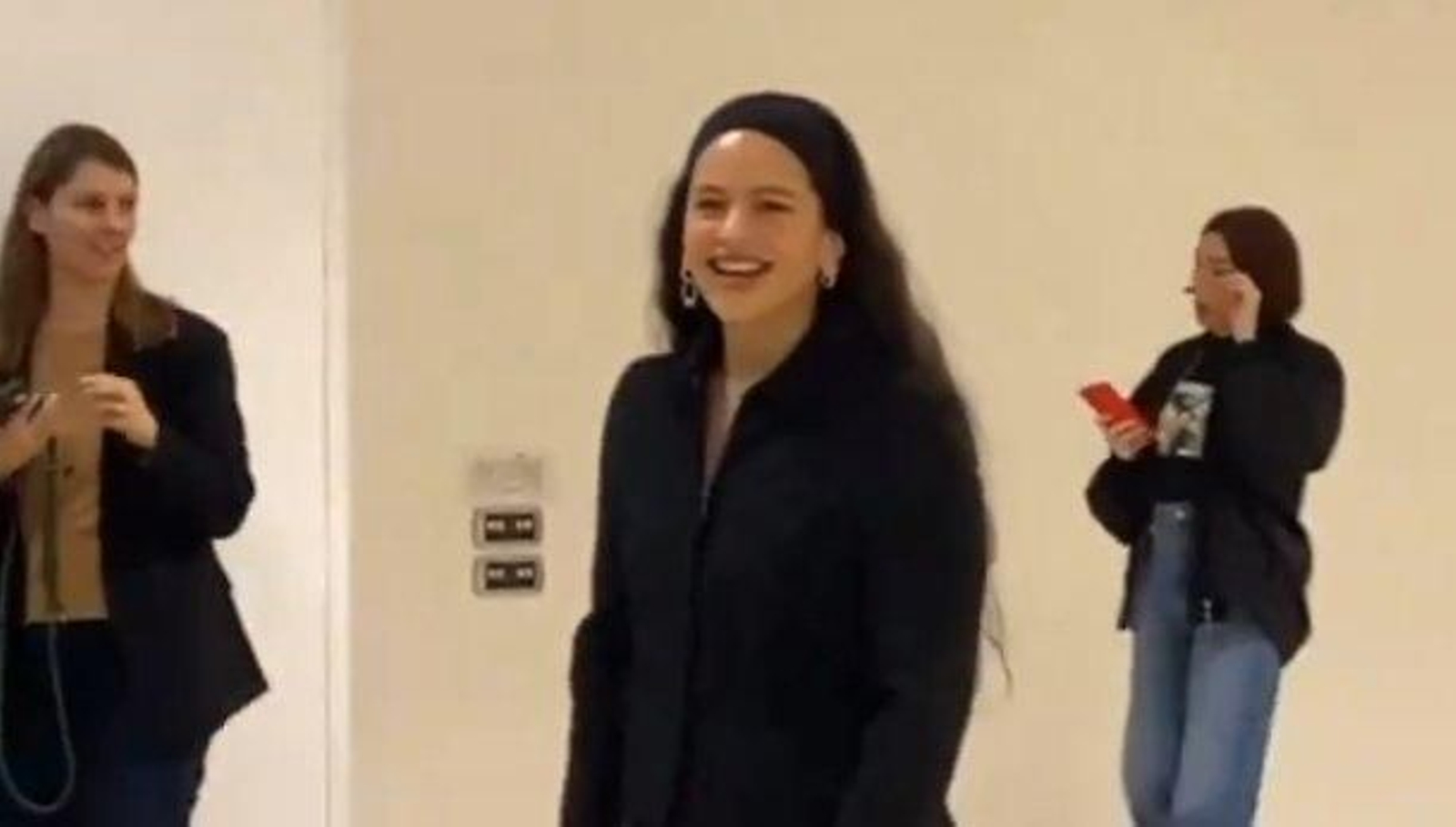 Rosalía, en los pasillos de Inditex. // X (@highxtar_)