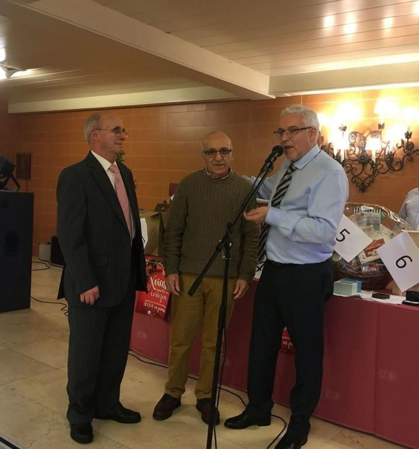 Los turistas invaden Vigo en el Puente40