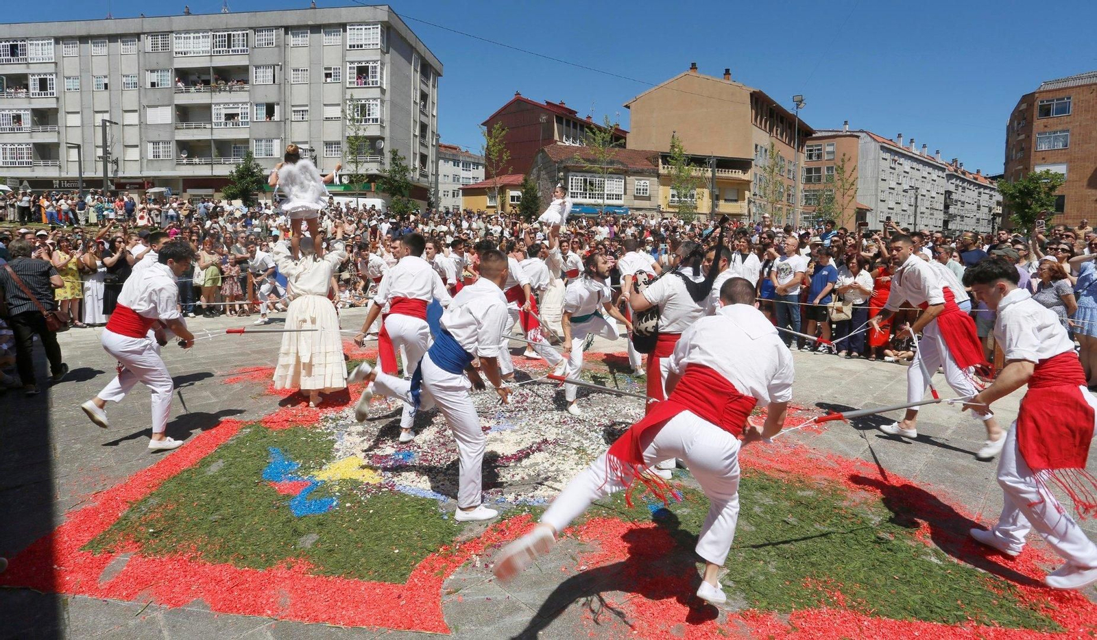 Danza das Espadas y Baile das Penlas, en Redondela.