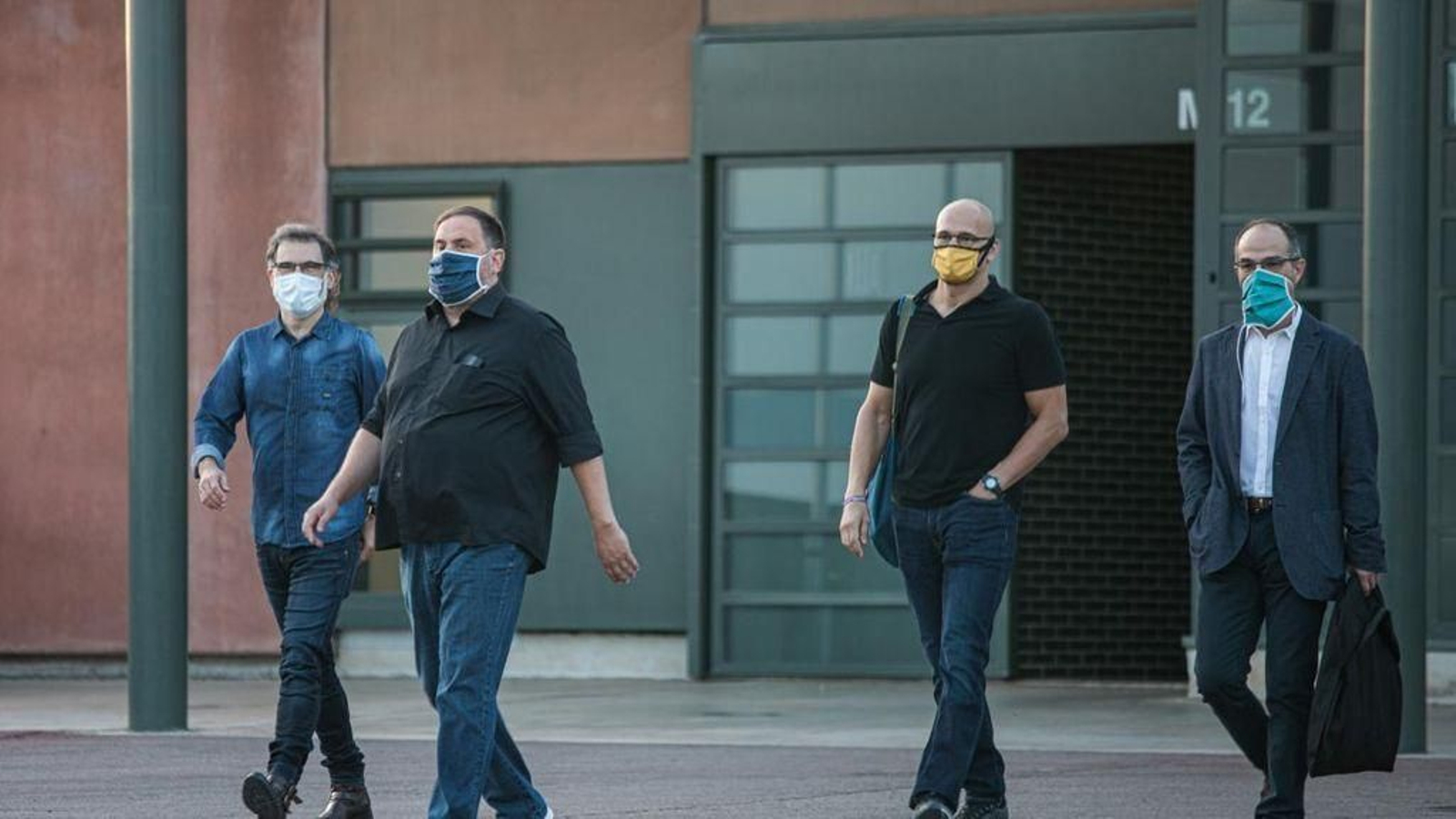 Jordi Cuixart, Oriol Junqueras, Raül Romeva y Jordi Turull, en una de sus salidas de prisión de Lledoners.