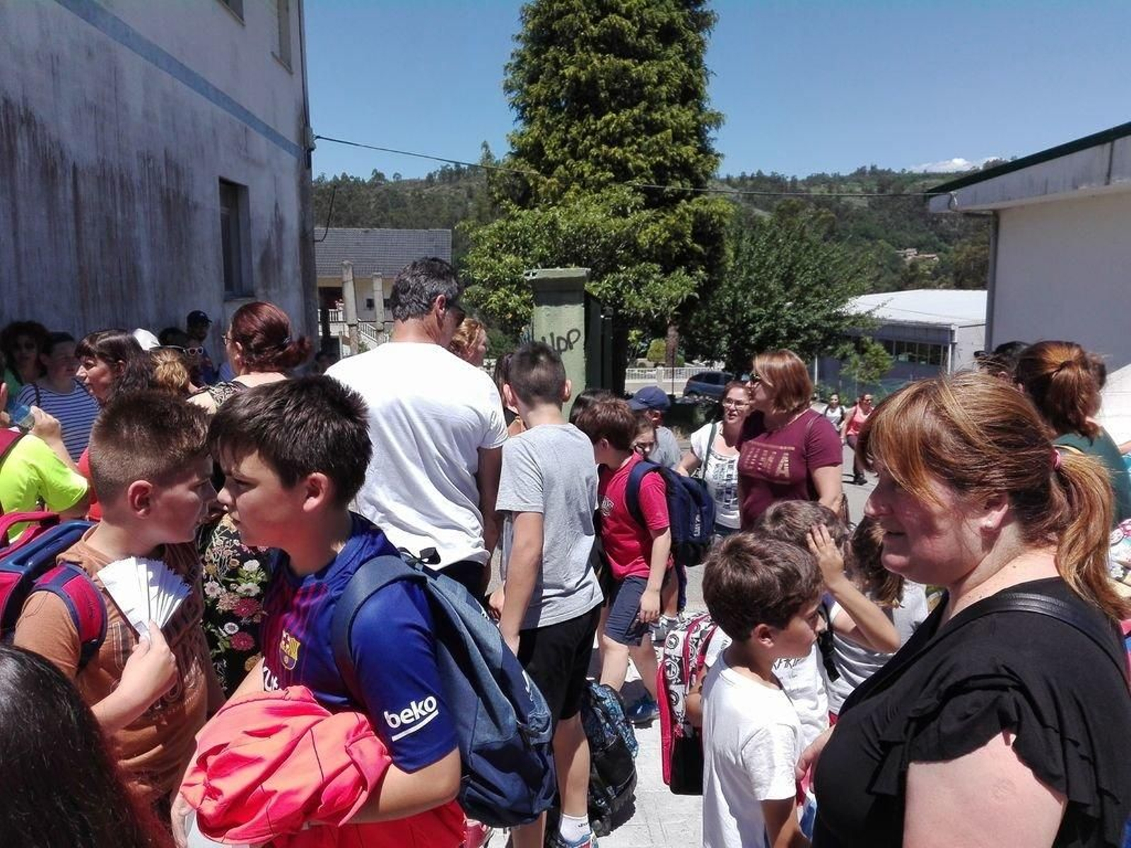 Protesta de padres y alumnos, el curso pasado, por el deficiente menú del comedor escolar.