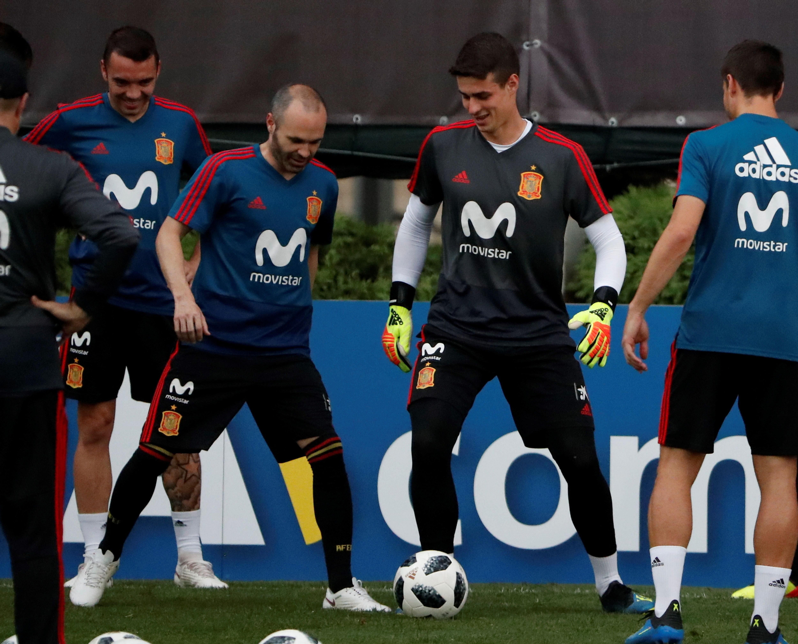 La selección española se entrenó ayer en Krasnodar. En la imagen, al fondo, Iago Aspas.
