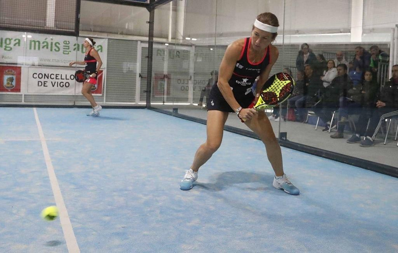 Carolina Navarro se prepara para conectar un golpe.