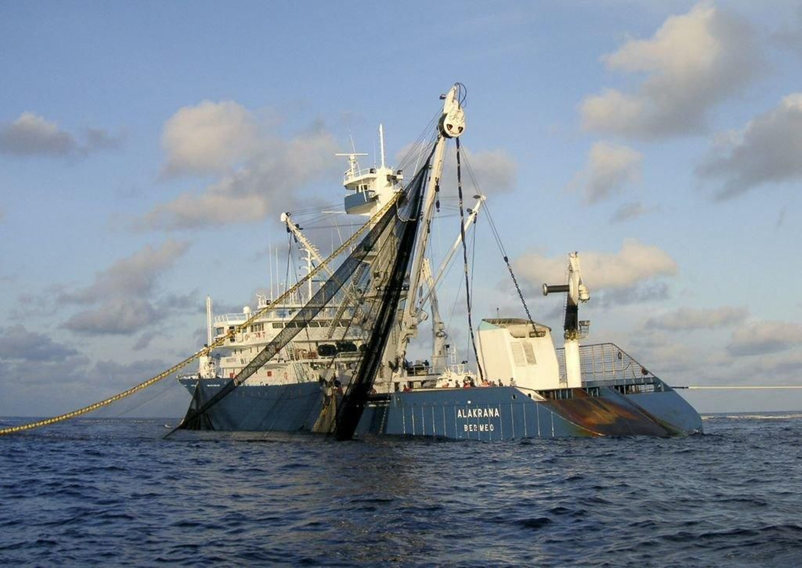 El atunero vasco "Alakrana" estuvo secuestrado durante 47 días en aguas de Índico con ocho gallegos a bordo. Se cumplen ahora 10 años del apresamiento por parte de los piratas somalís.