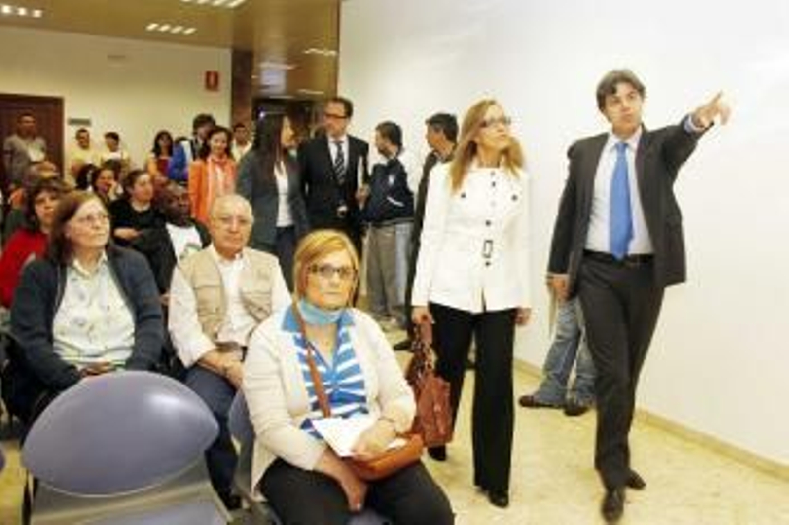 La conselleira de Facenda con el delegado de la Agencia Tributaria, ayer en Vigo.