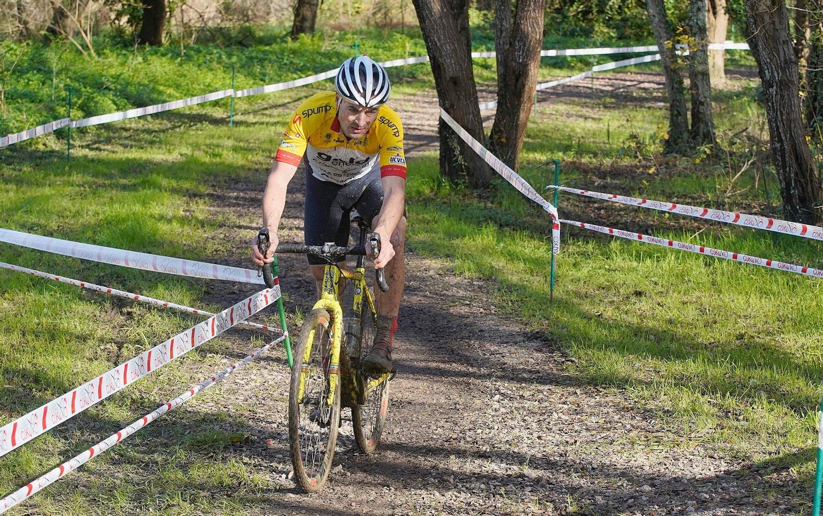 Homes na Copa Galicia de ciclocross en Nigrán.