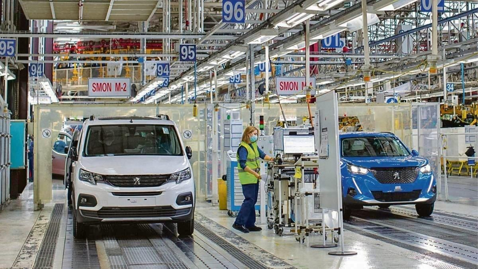 Los problemas de aprovisionamiento de componentes afectan a las dos líneas de producción de la factoría de Balaídos.