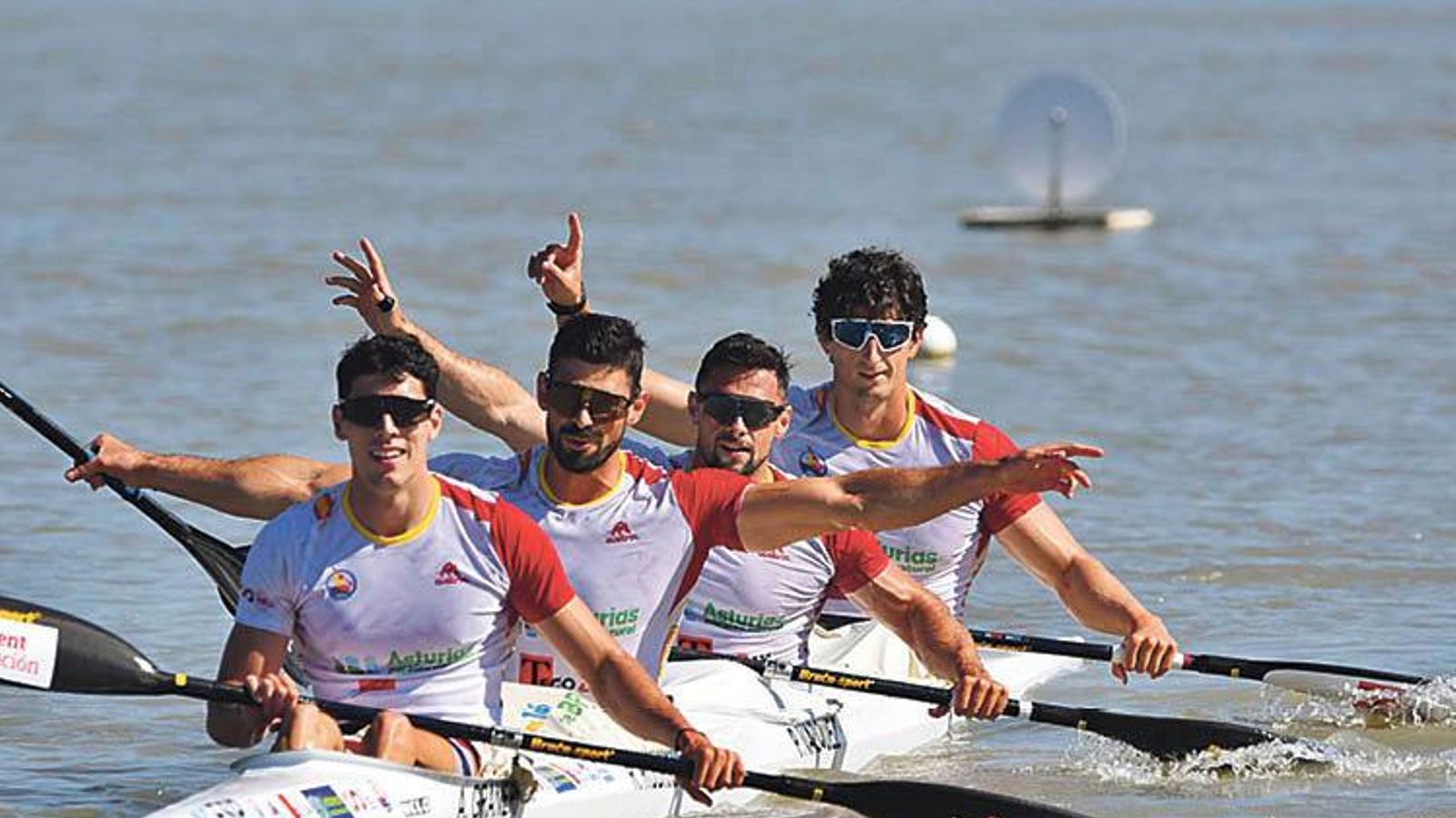 El K4, con Roi Rodríguez y su compañero del Tudense Pedro Vázquez en las posiciones centrales del barco.