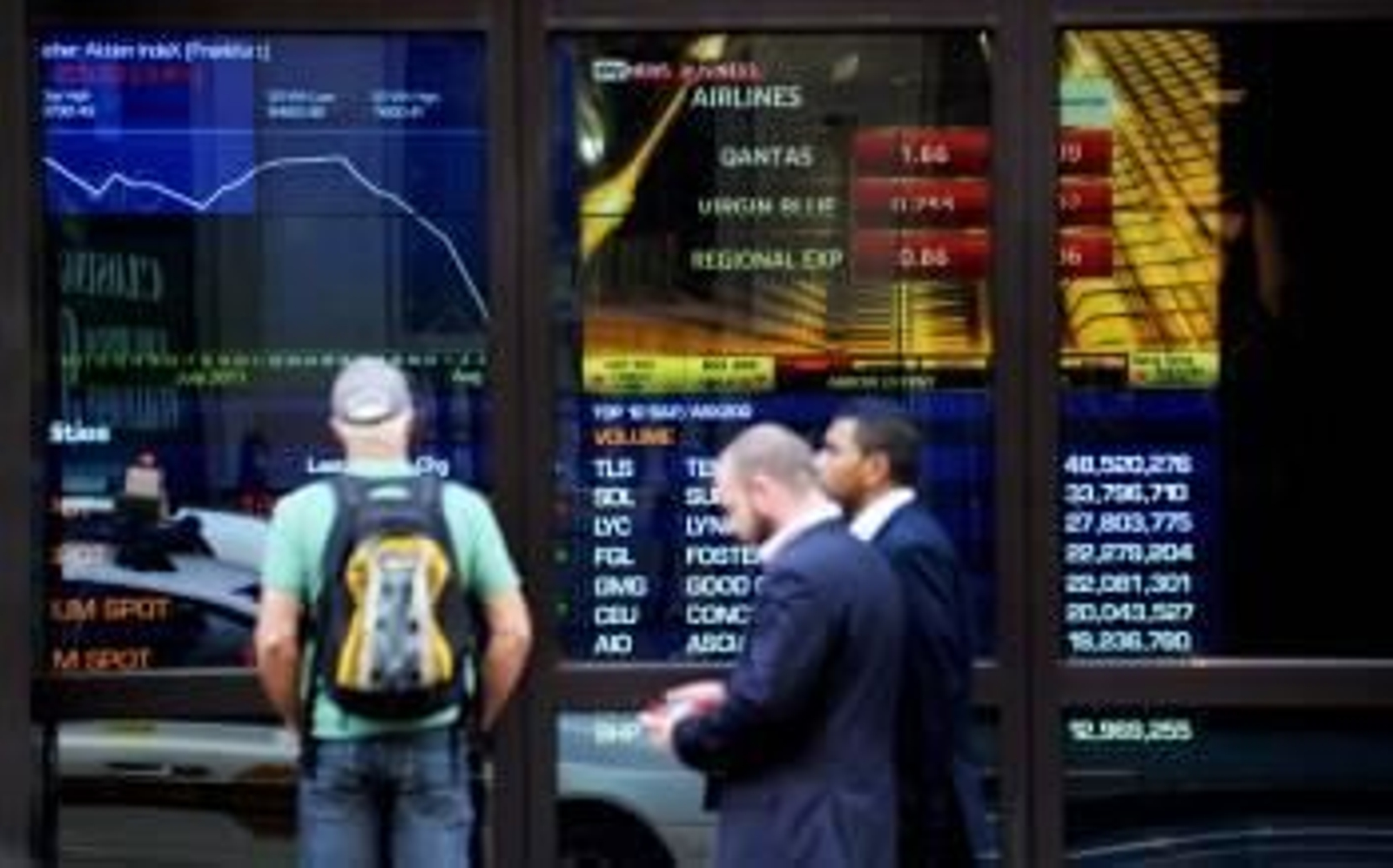 La prima de riesgo italiana supera por primera vez a la española (Foto: EFE)