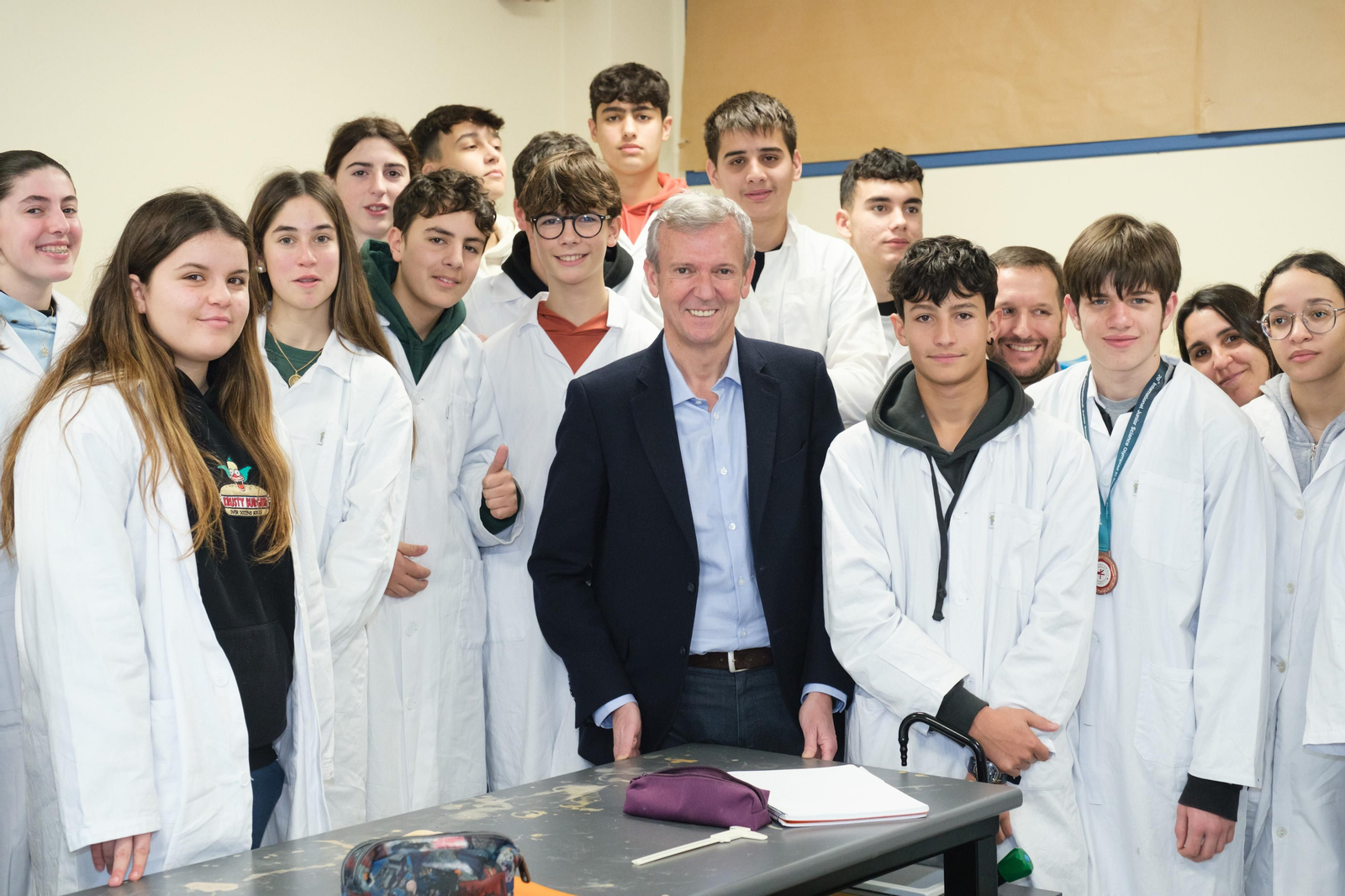 El presidente de la Xunta de Galicia, Alfonso Rueda, visitaba esta semana el IES Illa San Simón de Redondela (Pontevedra).