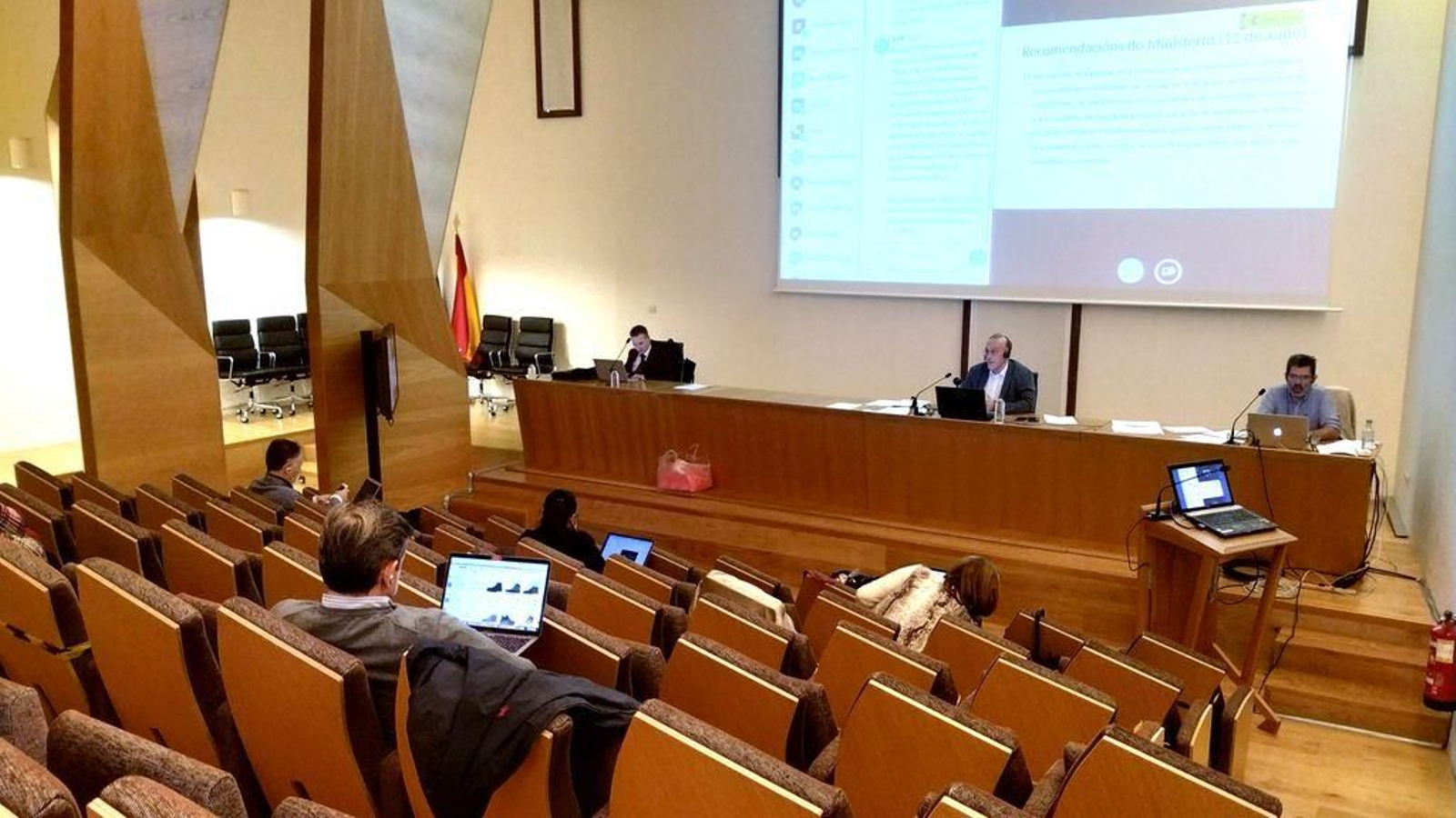Un momento de la reunión de la Universidad de Vigo, presidida por el rector Manuel Reigosa.