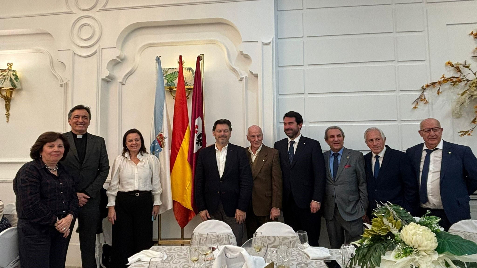 El Secretario Xeral da Emigración de la Xunta de Galicia, Antonio Rodríguez Miranda, participaba el sábado en el tradicional almuerzo navideño organizado por la asociación Xuntanza de Galegos en Alcobendas.