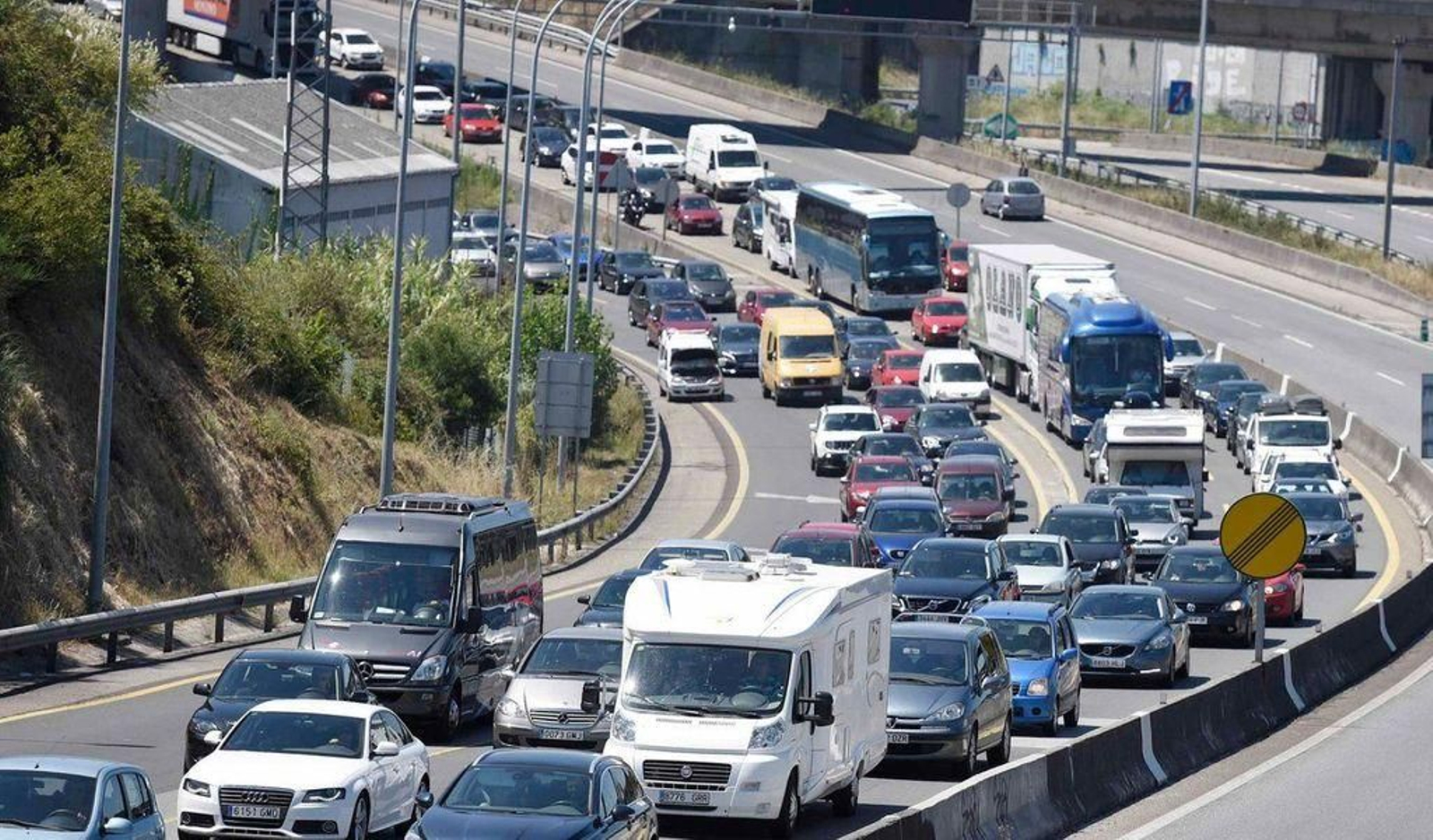 Uno de los atascos incluidos entre los 81 que el juez señala que debe devolverse el peaje cobrado.