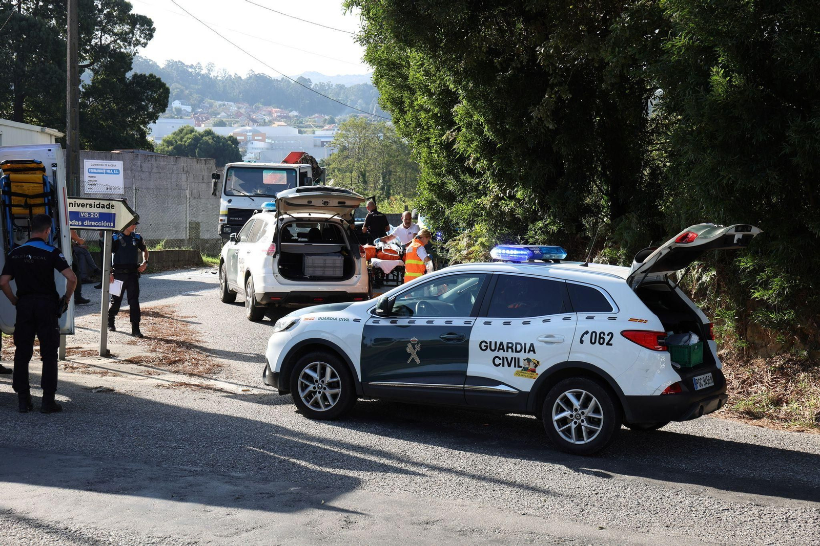 Agentes de la Guardia Civil trabajando en la zona junto al resto del operativo desplegado.