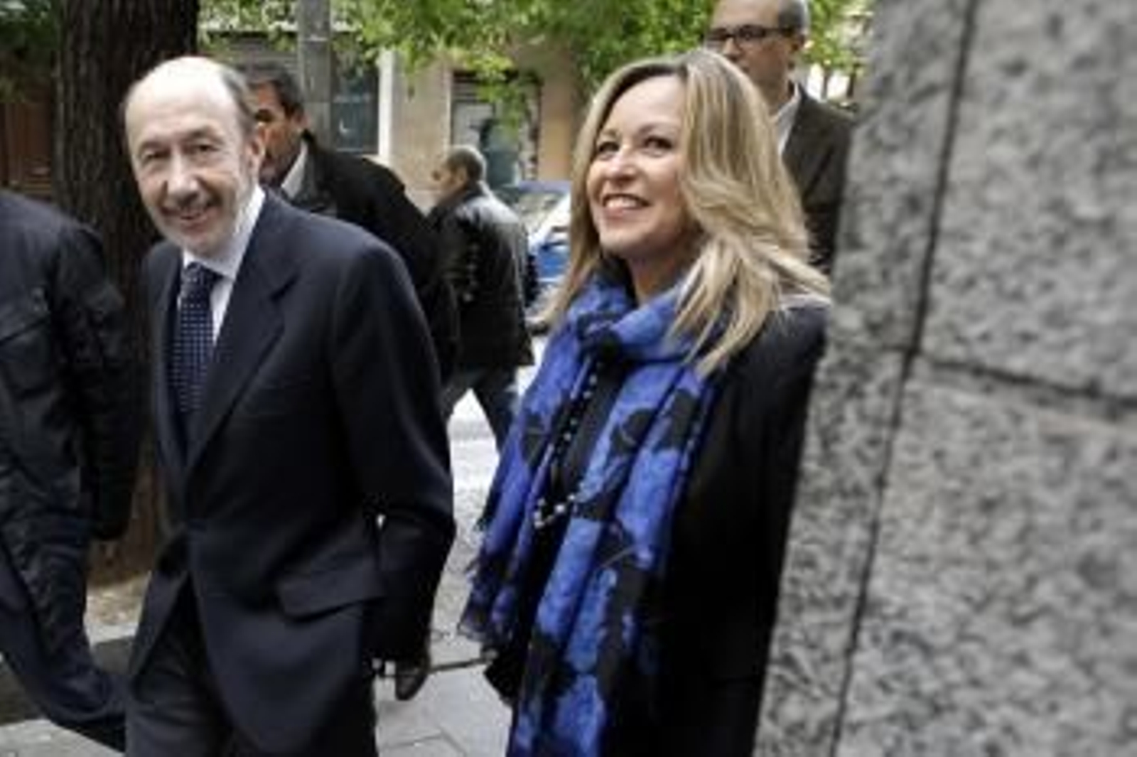 El secretario general del PSOE, Alfredo Pérez Rubalcaba, y la secretaria de Política Social de este partido, Trinidad Jiménez.