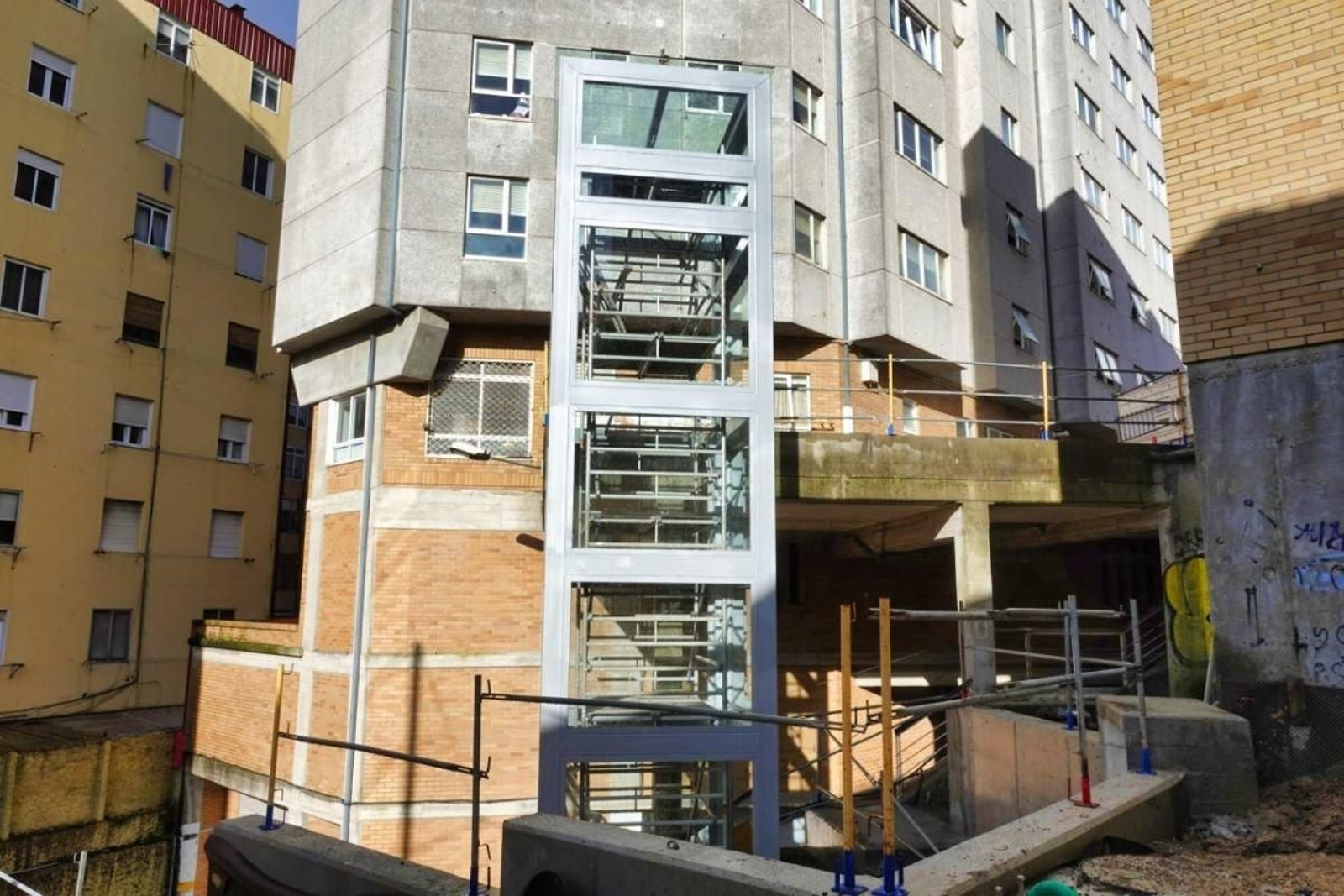 La estructura para el ascensor que conectará Travesía y Aragón.