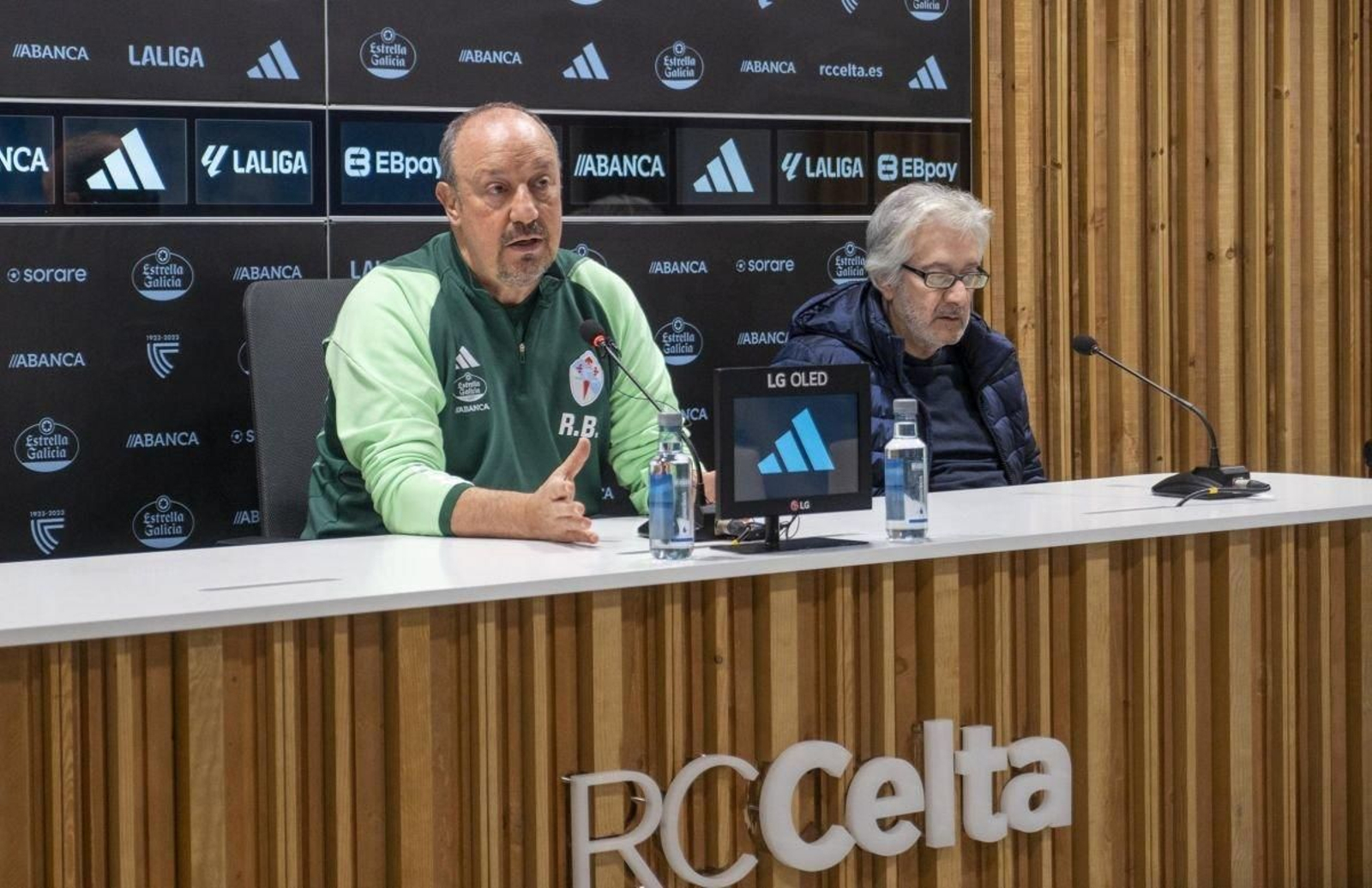 Rafa Benítez habló ayer en la sala de prensa de la ciudad deportiva en Mos.