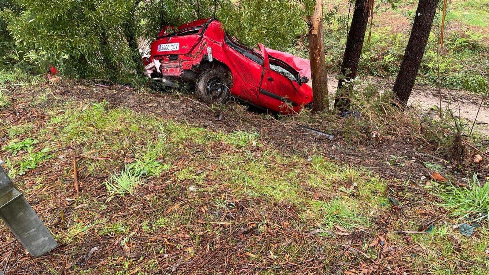 La joven se salió de la vía.