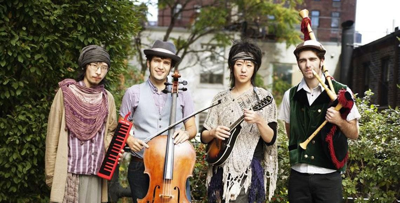 El grupo "Fuxida", del que forma parte el asturiano Carlos Casado (a la derecha).