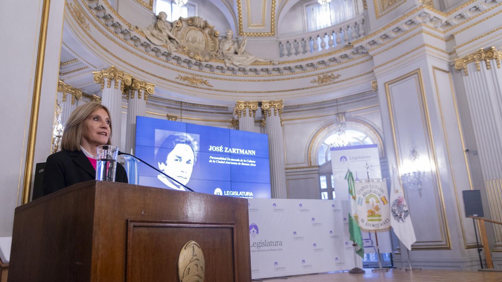 La diputada Marilú González Estevarena