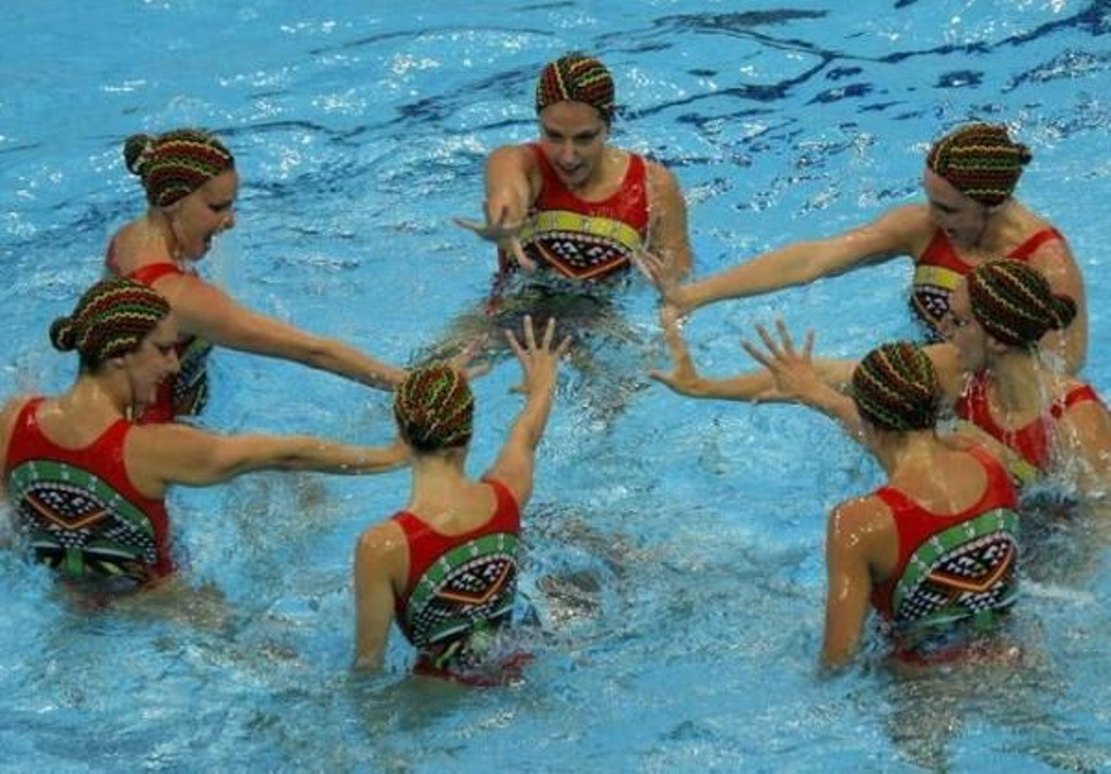 Las nadadoras españolas, durante la rutina libre (Foto: EFE)
