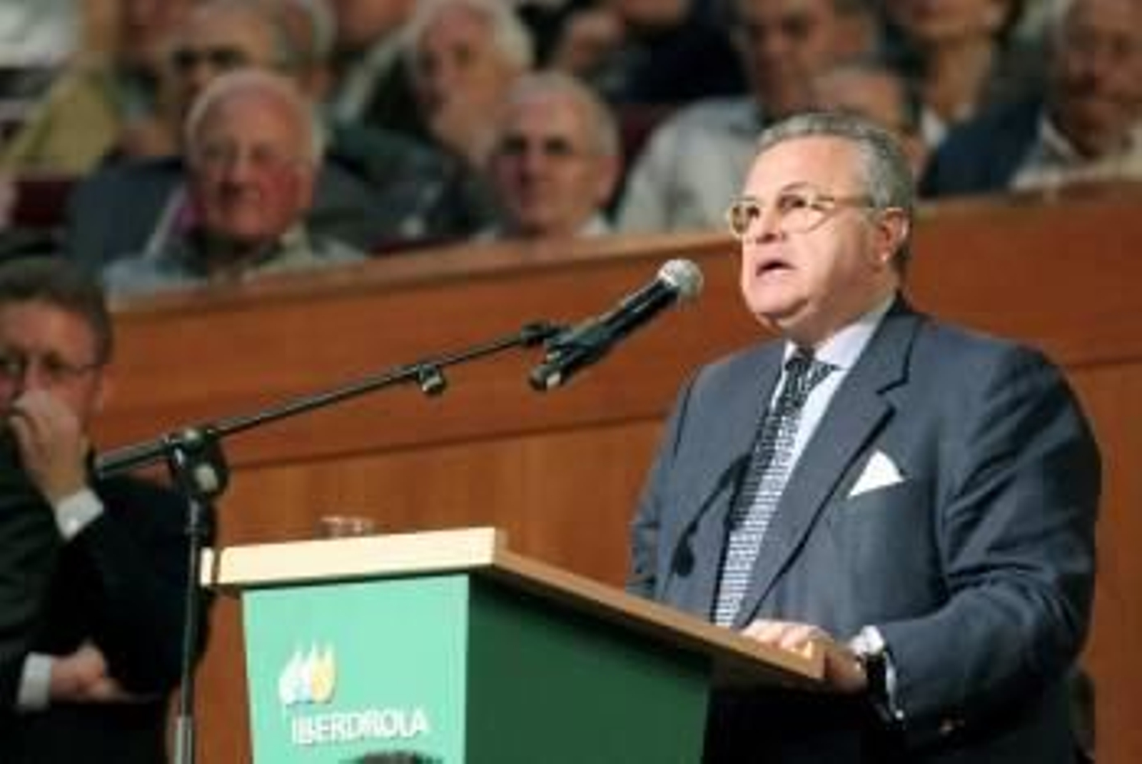 José Luis del Valle, secretario general de ACS, durante su intervención en la junta de Iberdrola. (Foto: LUIS TEJIDO)