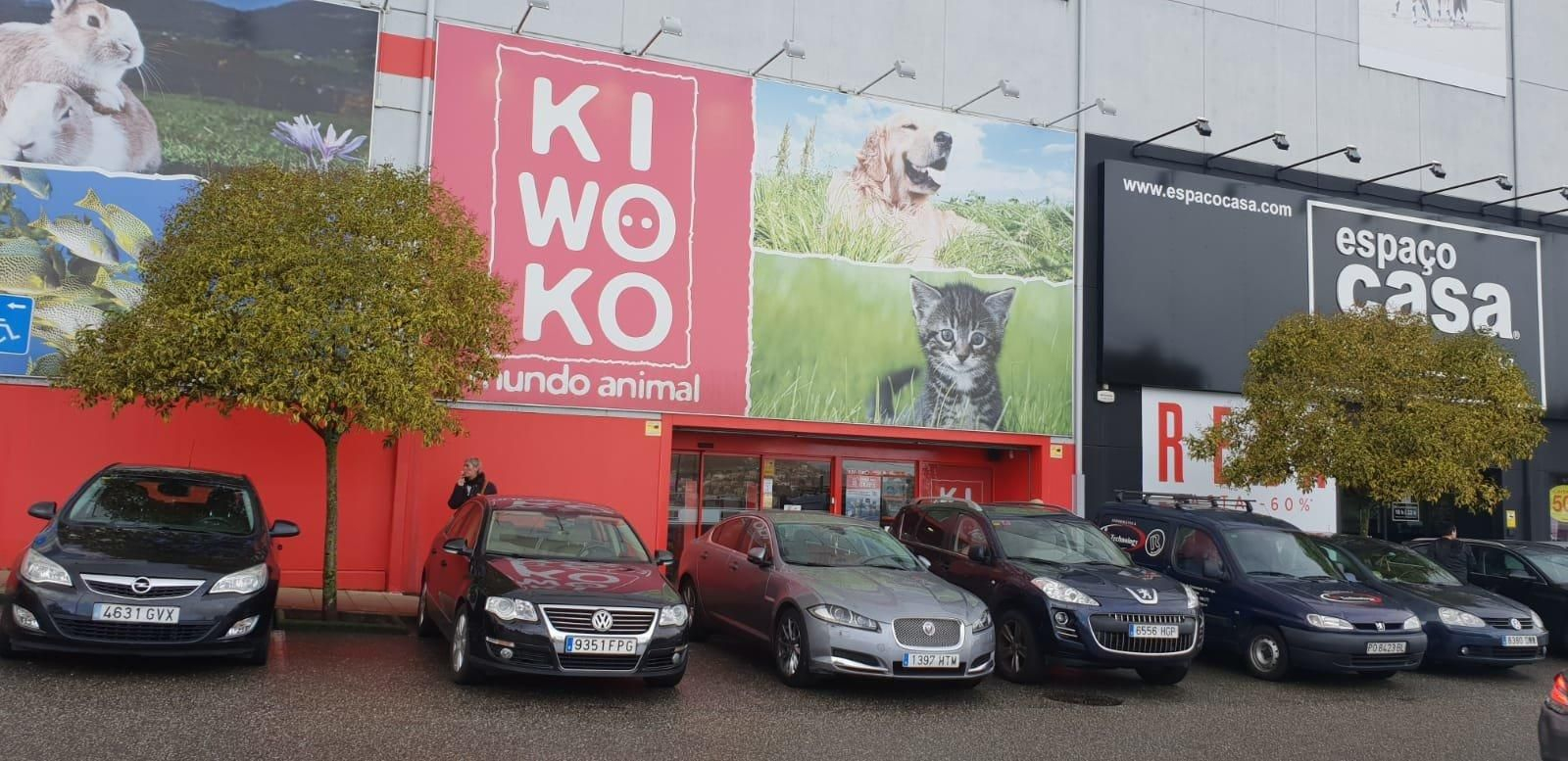 La tienda de la cadena Kiwoko en Vigo,  situado en O Meixoeiro // JV Landín
