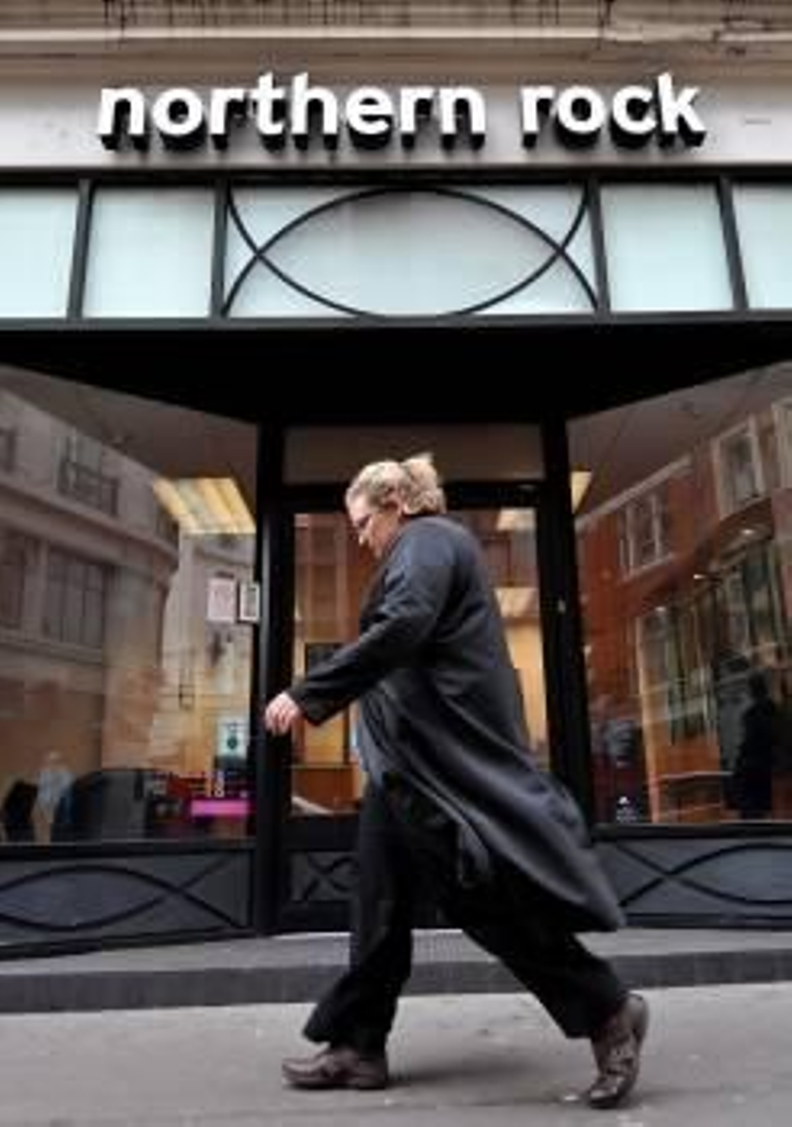 Foto de archivo tomada el 3 de marzo de 2009 de la fachada de una sucursal del bano Northern Rock en el centro de Londres  (Foto: EFE)