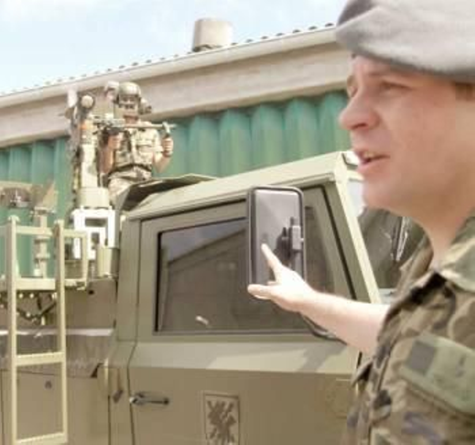 Un blindado de la Brilat con una lanzadera de misiles. (Foto: ARCHIVO)