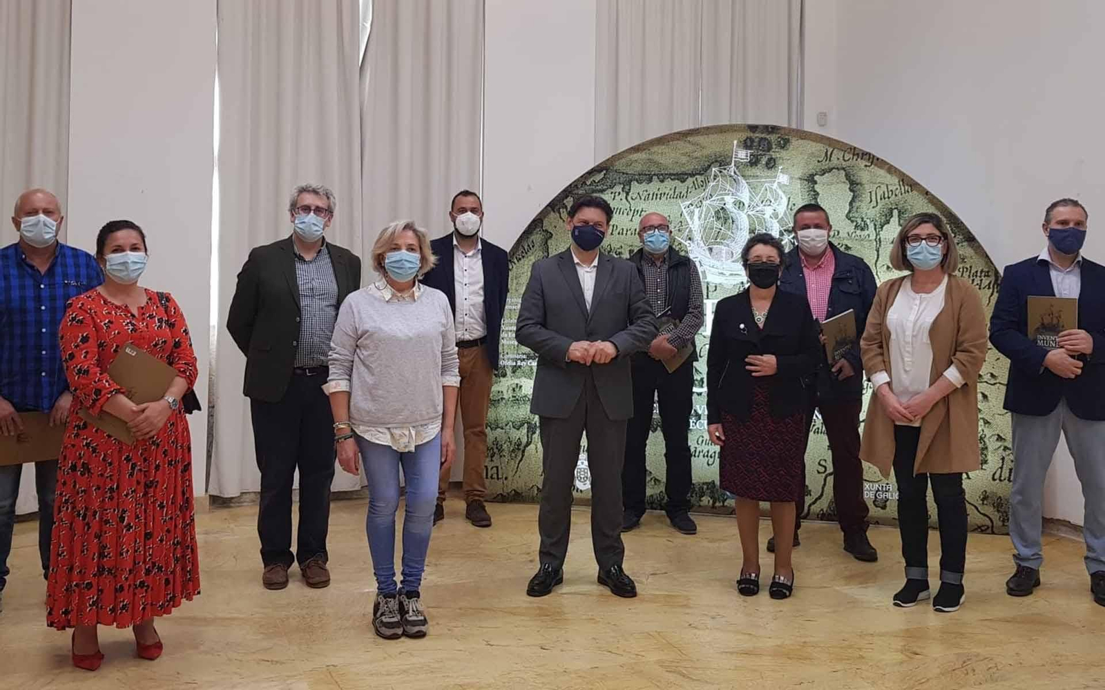 Imagen de la inauguración, en la Sala de Exposicións del Concello de Tui