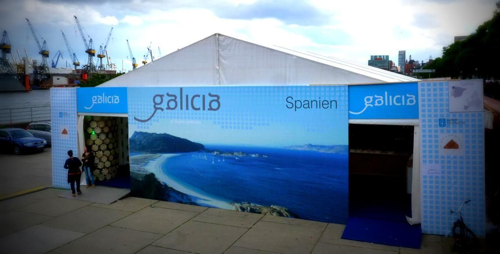 Pabellón de "Galicia, Pórtico Universal", durante su estancia en el puerto de Hamburgo.