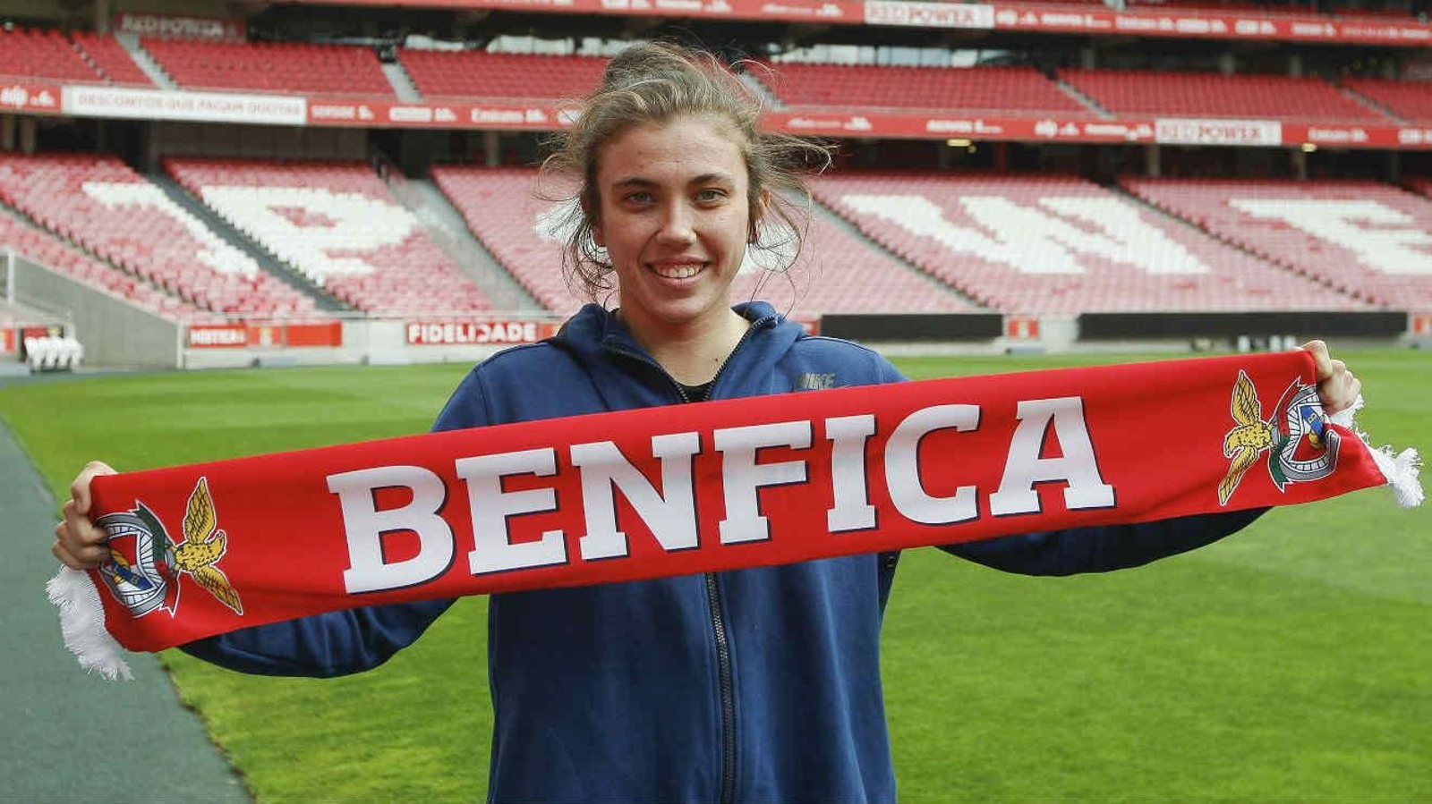 Paula Domínguez 'Pauleta', con la bufanda del Benfica.