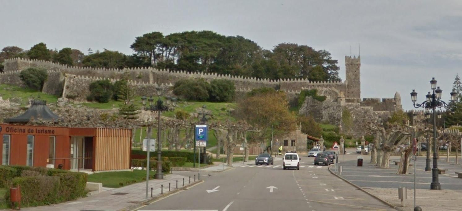 La entrada al Parador de Baiona