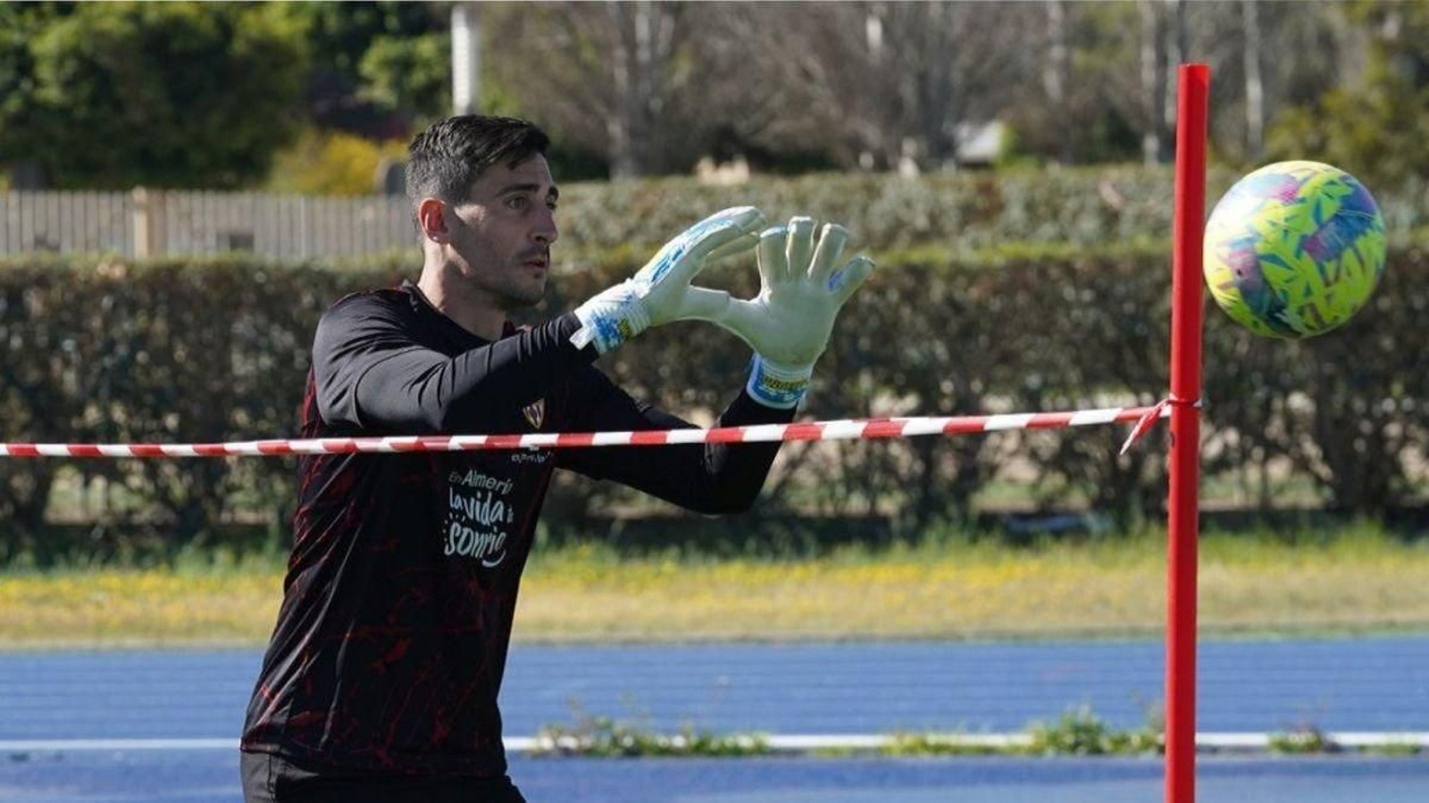 El portero vigués Diego Mariño no está contando con oportunidades en la portería del Almería.