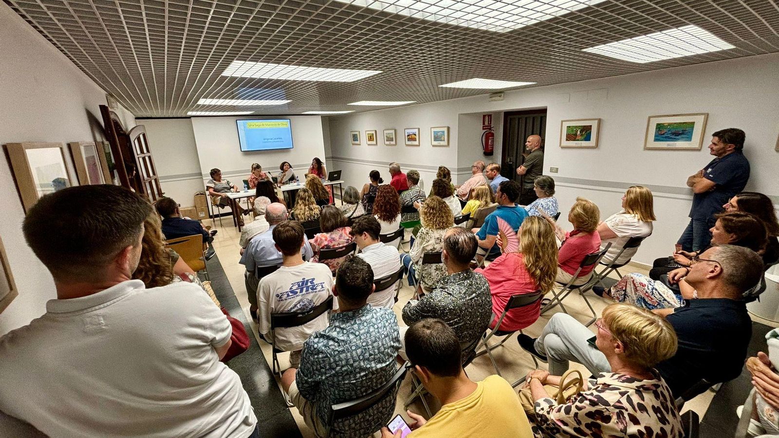 Público asistente a la presentación del libro.