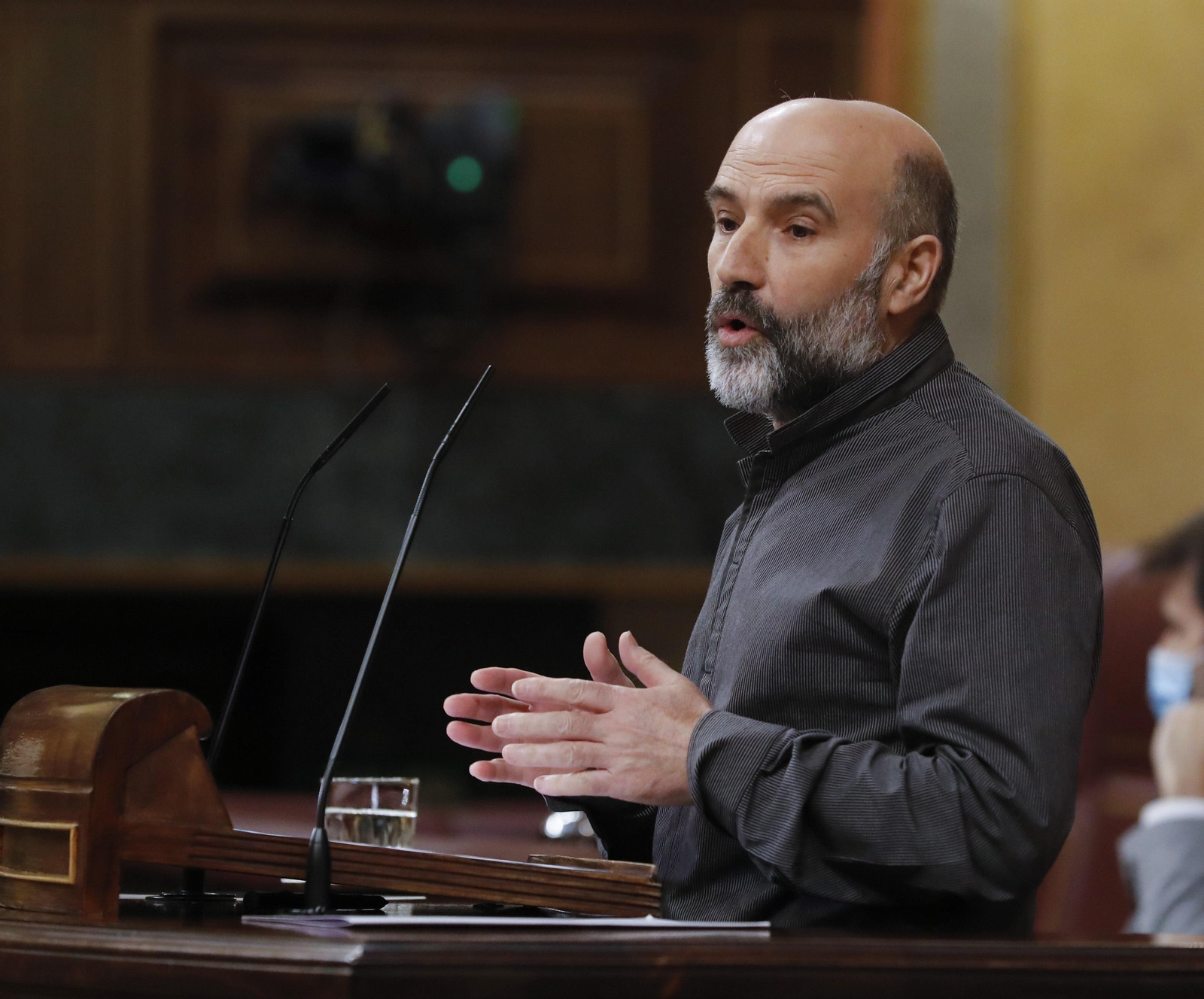 El diputado del BNG, Néstor Rego, durante su intervención en el pleno del Congreso.