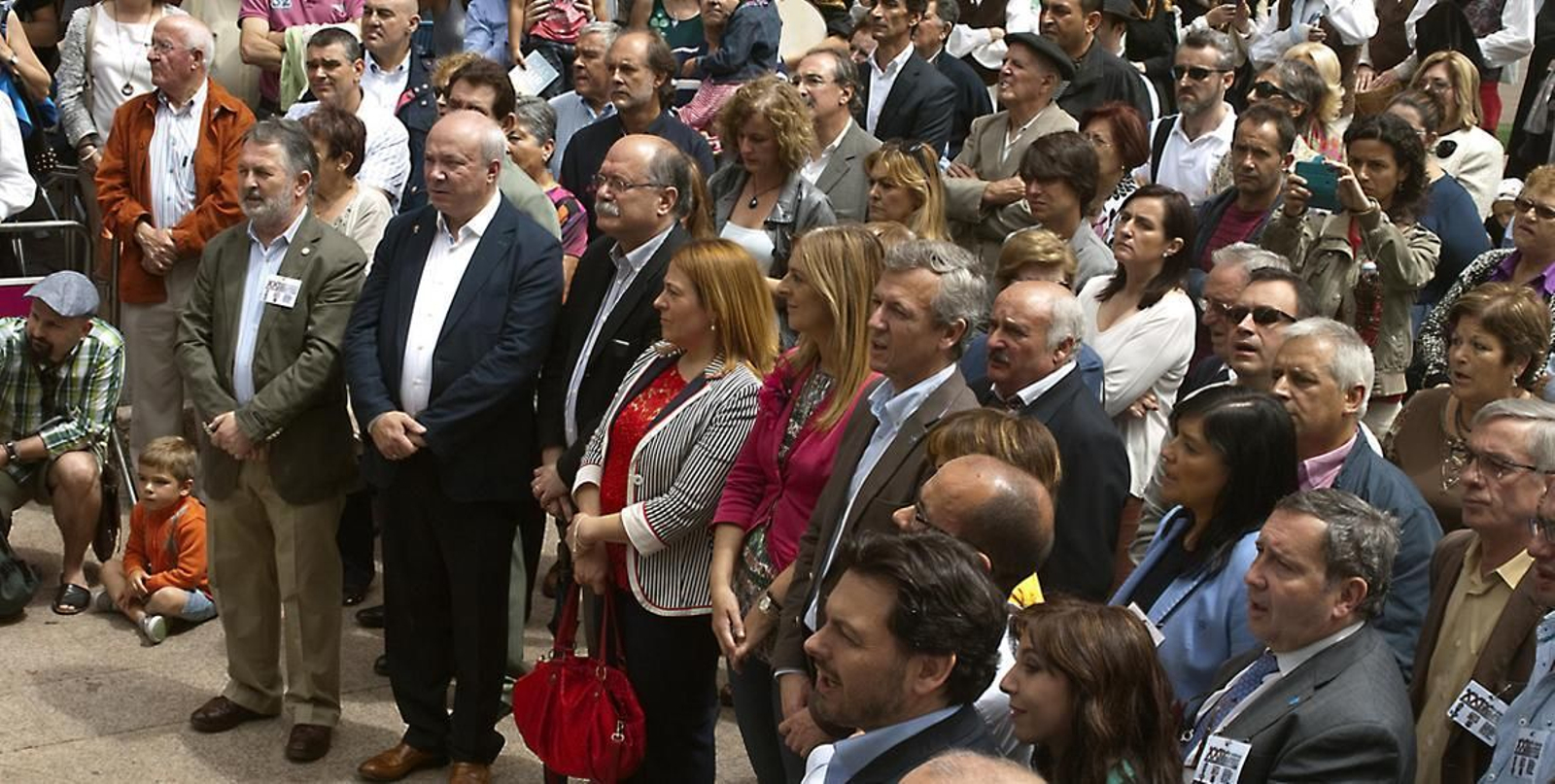 Autoridades durante el domingo grande del Día de Galicia en Euskadi 2014.