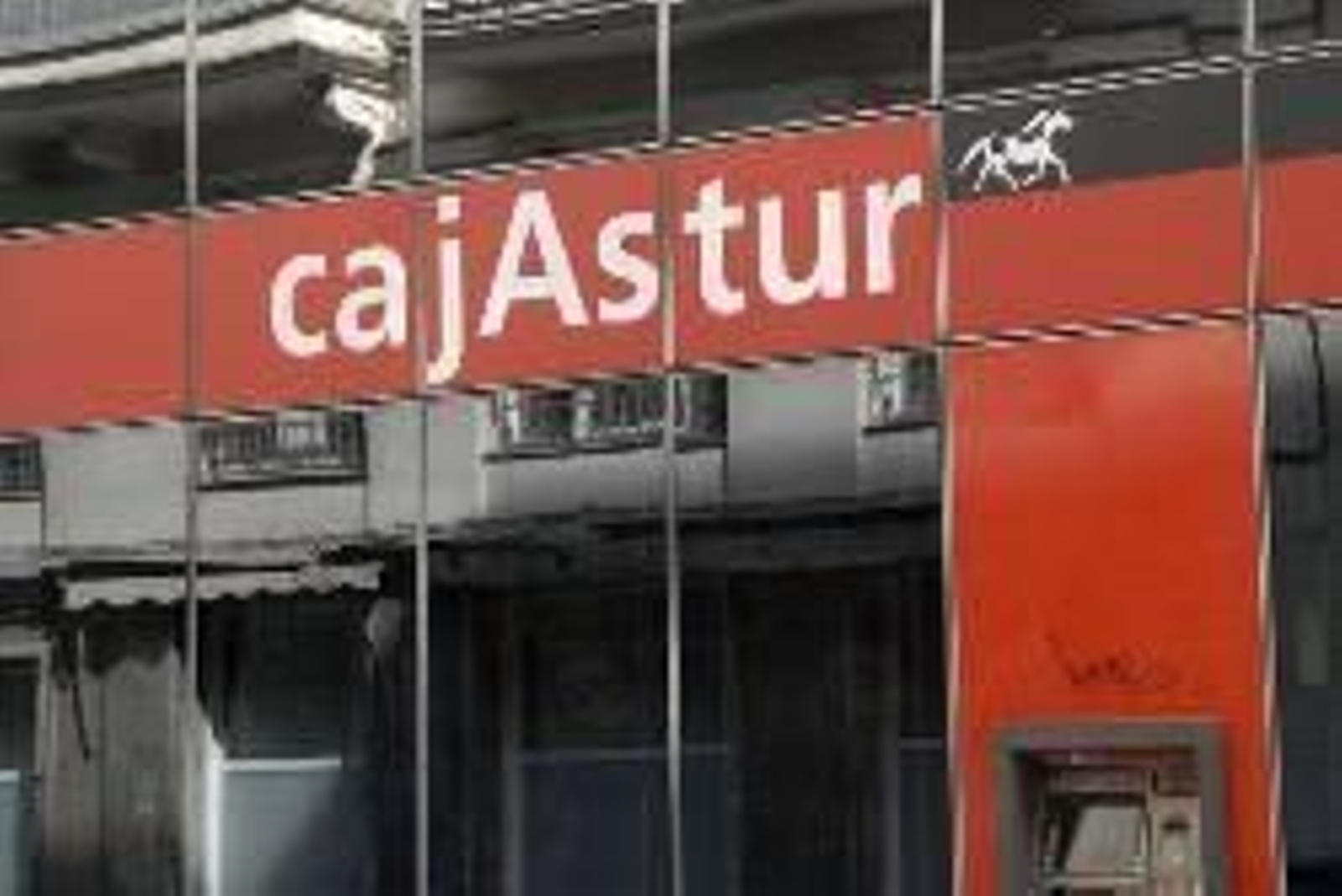 Fachada de una oficina de Cajastur.