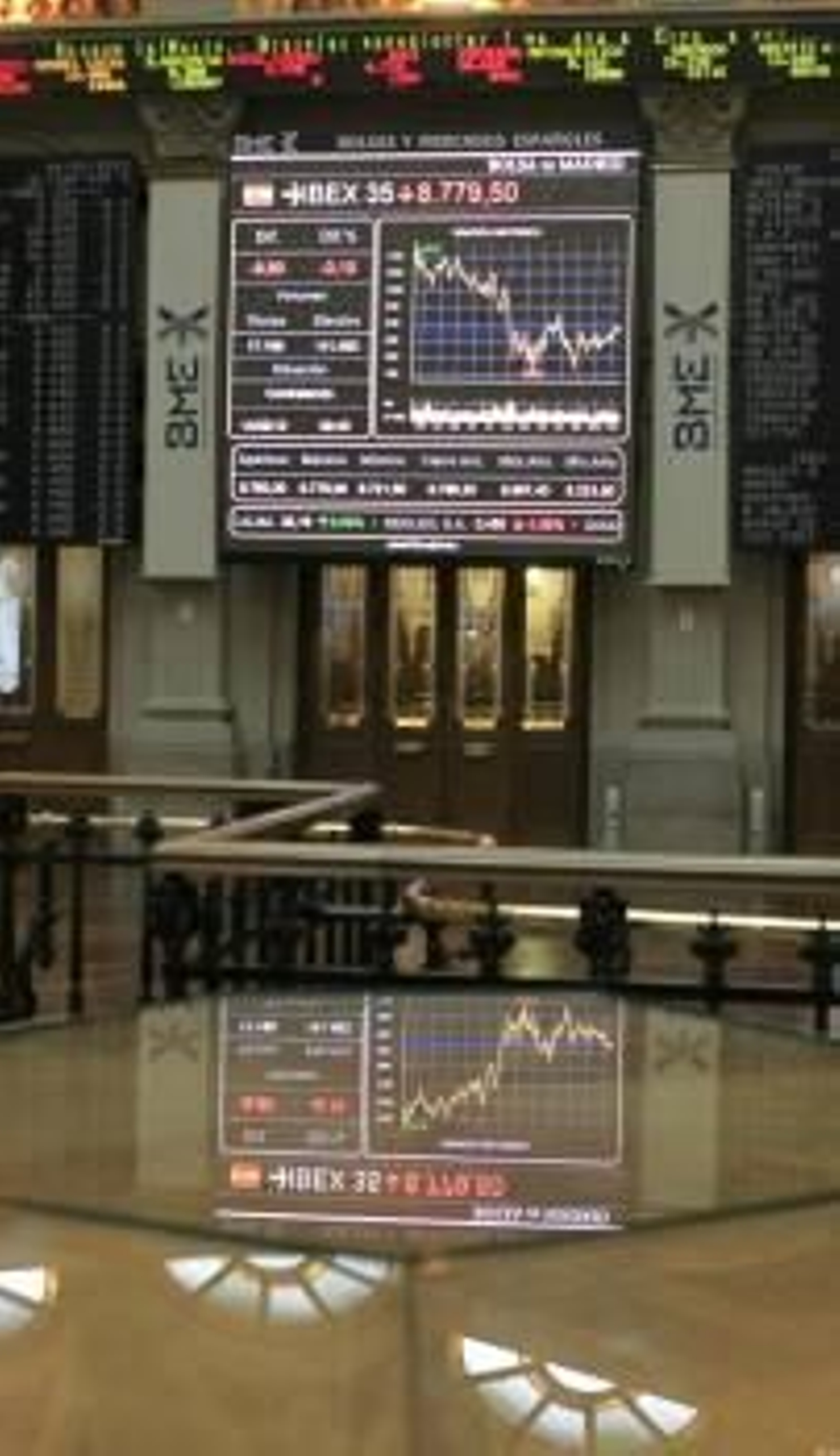 Panel de cotizaciones del IBEX 35, en la Bolsa de Madrid. (Foto: GUSTAVO CUEVAS)