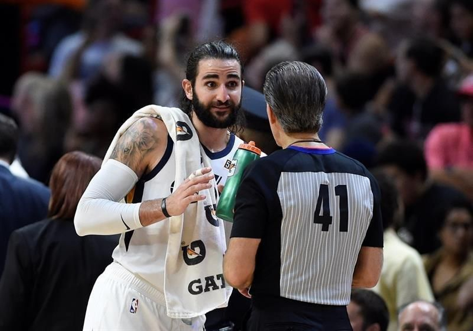 El escolta de los Jazz de Utah, Ricky Rubio (i)