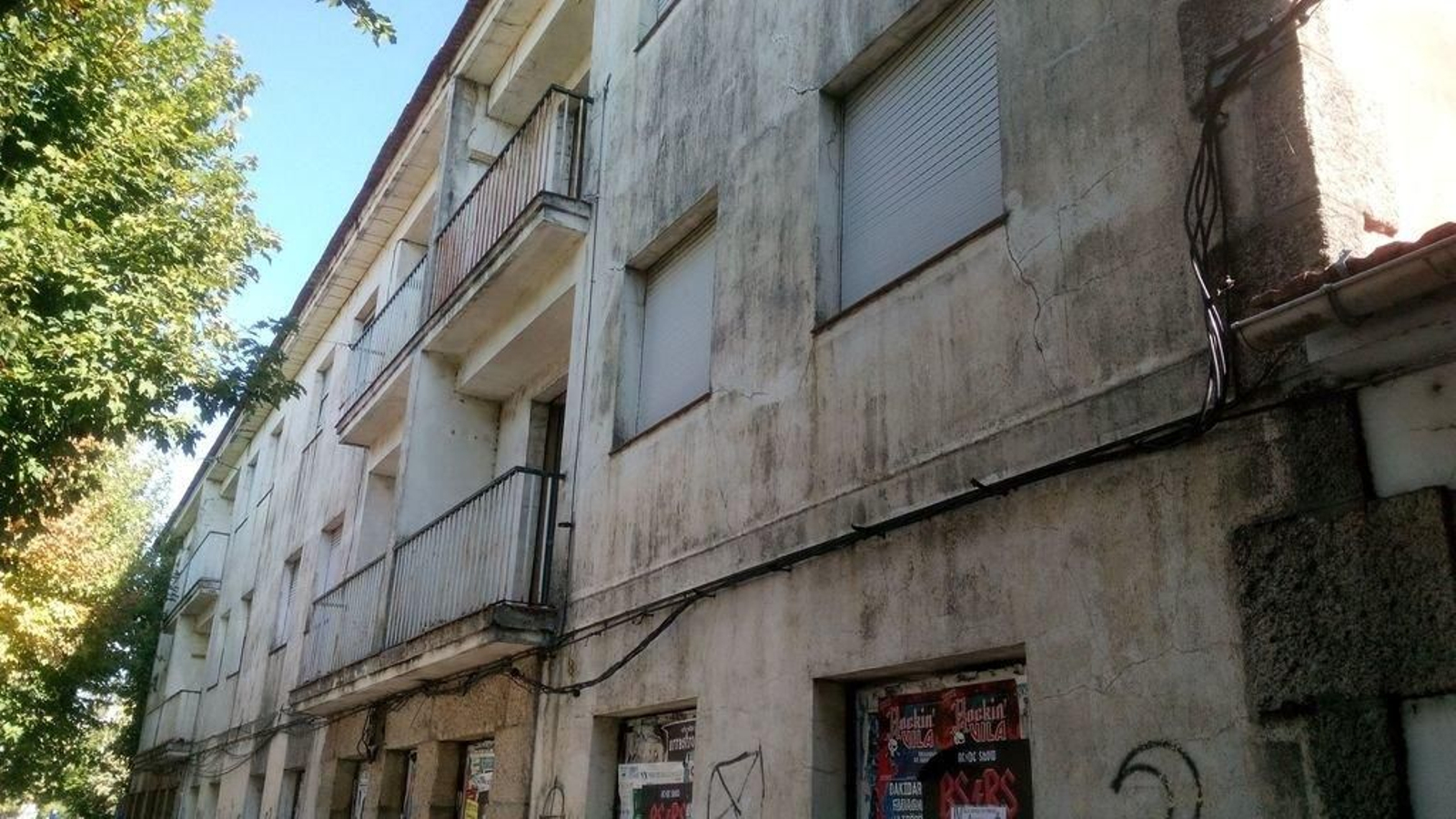 El edificio está en  Ernestina Otero y desde hace tiempo que el Ayuntamiento intenta recuperar su uso.